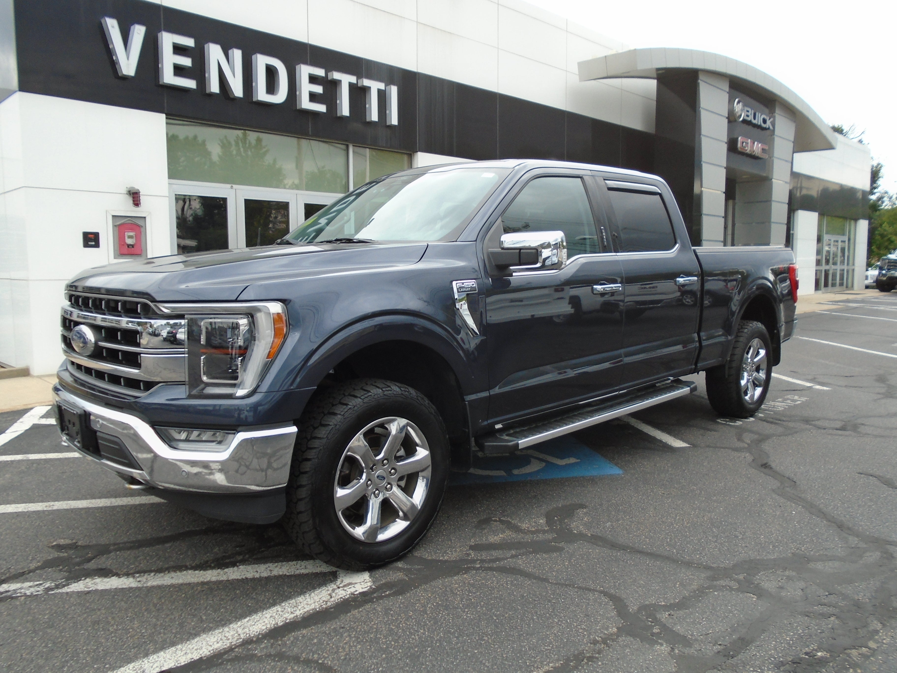 2022 Ford F-150 LARIAT 4WD SuperCrew 5.5' Box