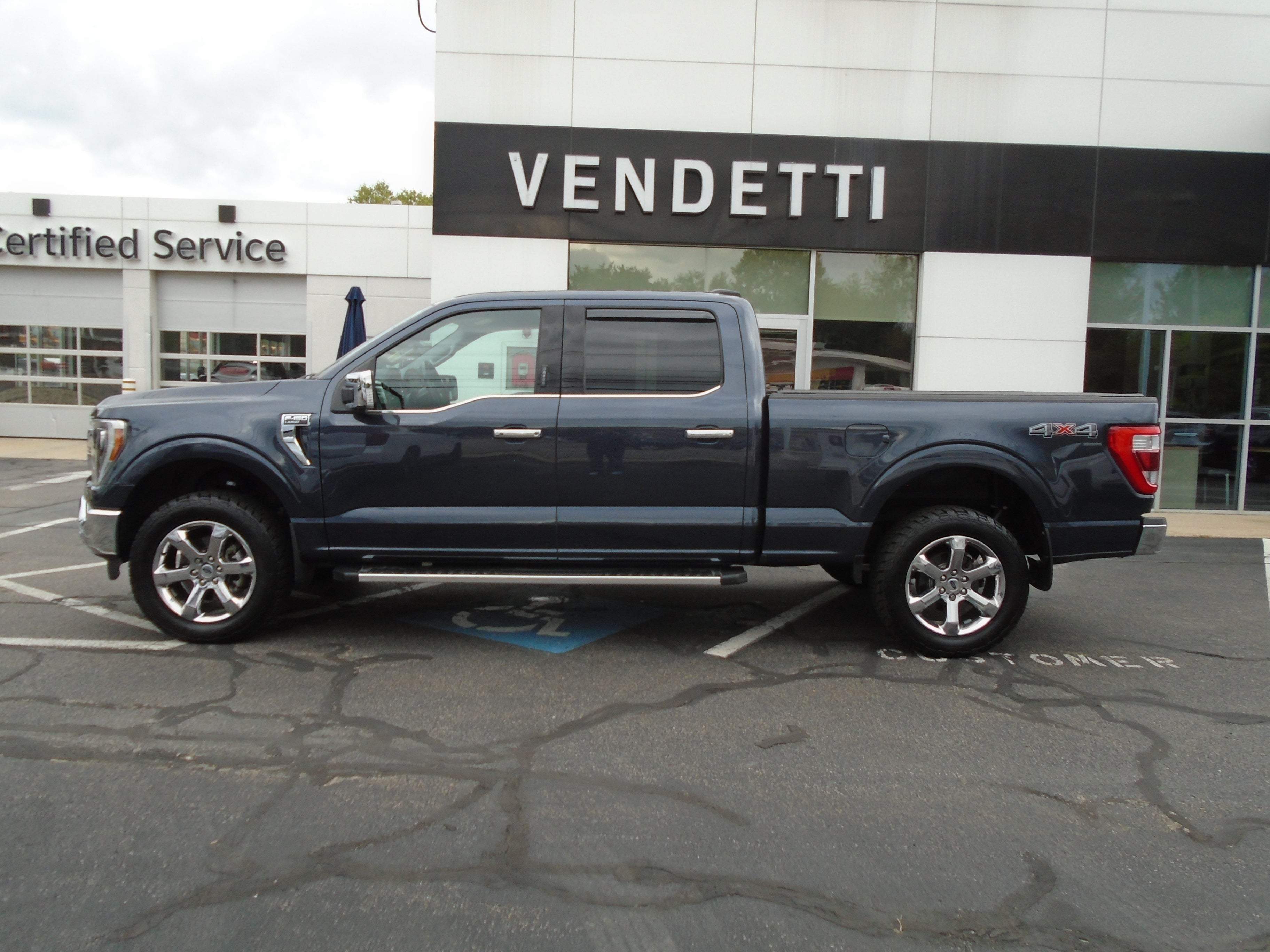 2022 Ford F-150 LARIAT 4WD SuperCrew 5.5' Box