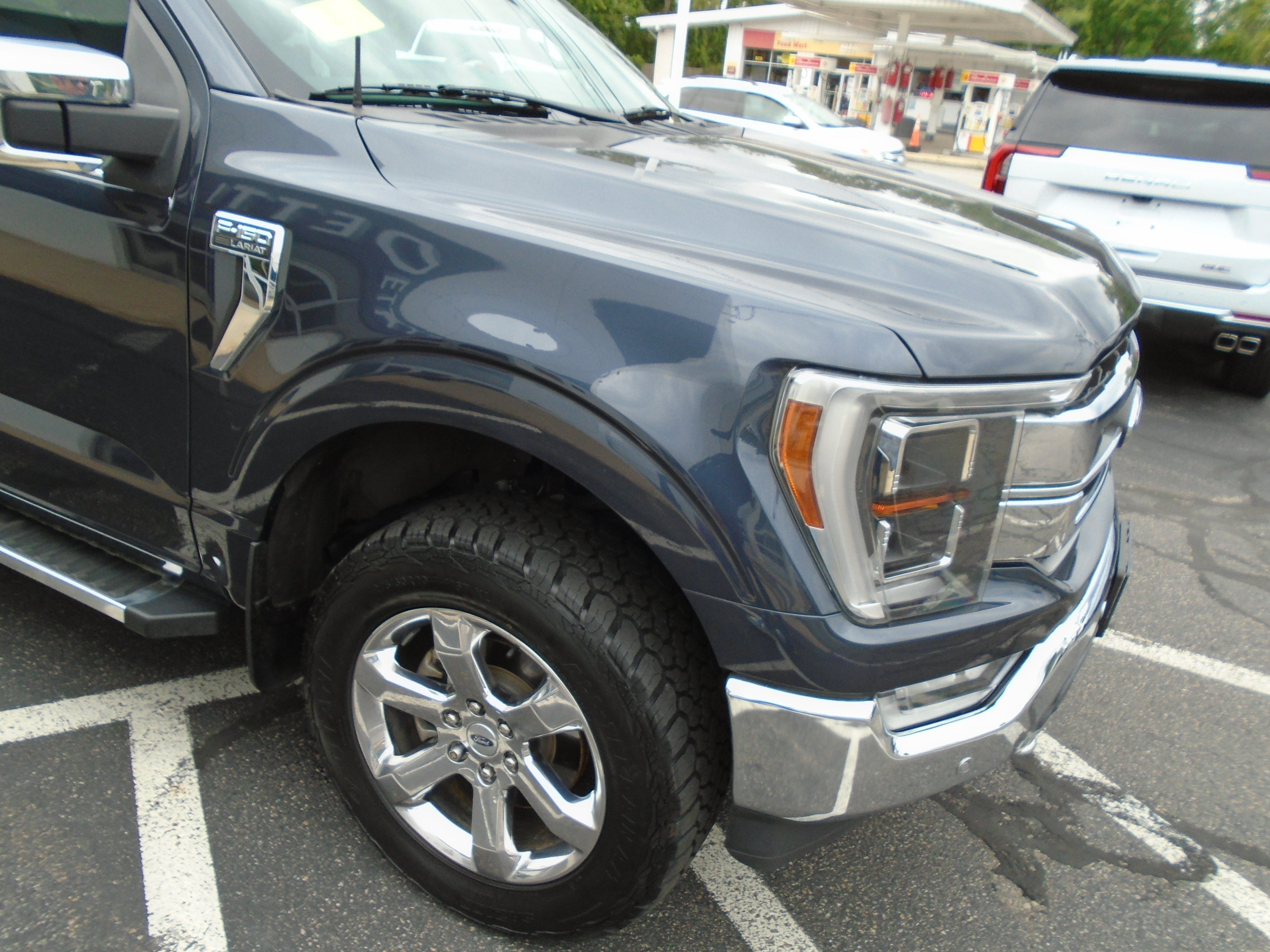2022 Ford F-150 LARIAT 4WD SuperCrew 5.5' Box
