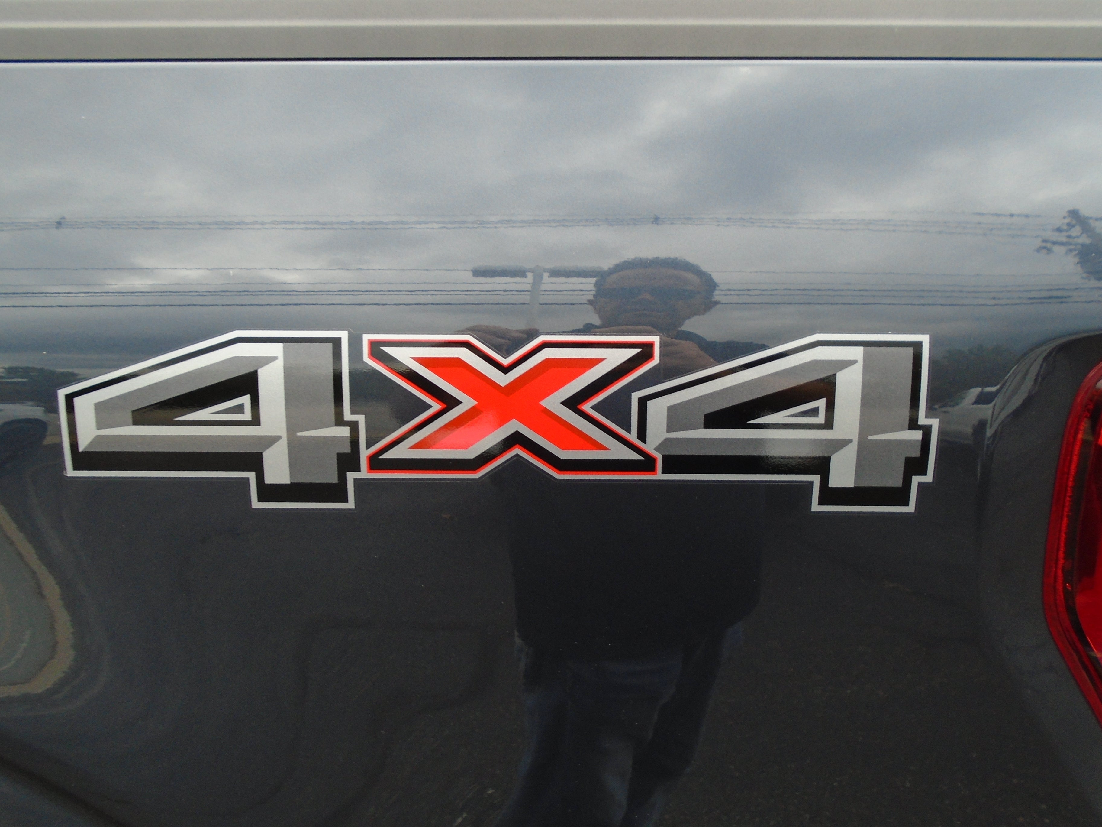 2022 Ford F-150 LARIAT 4WD SuperCrew 5.5' Box