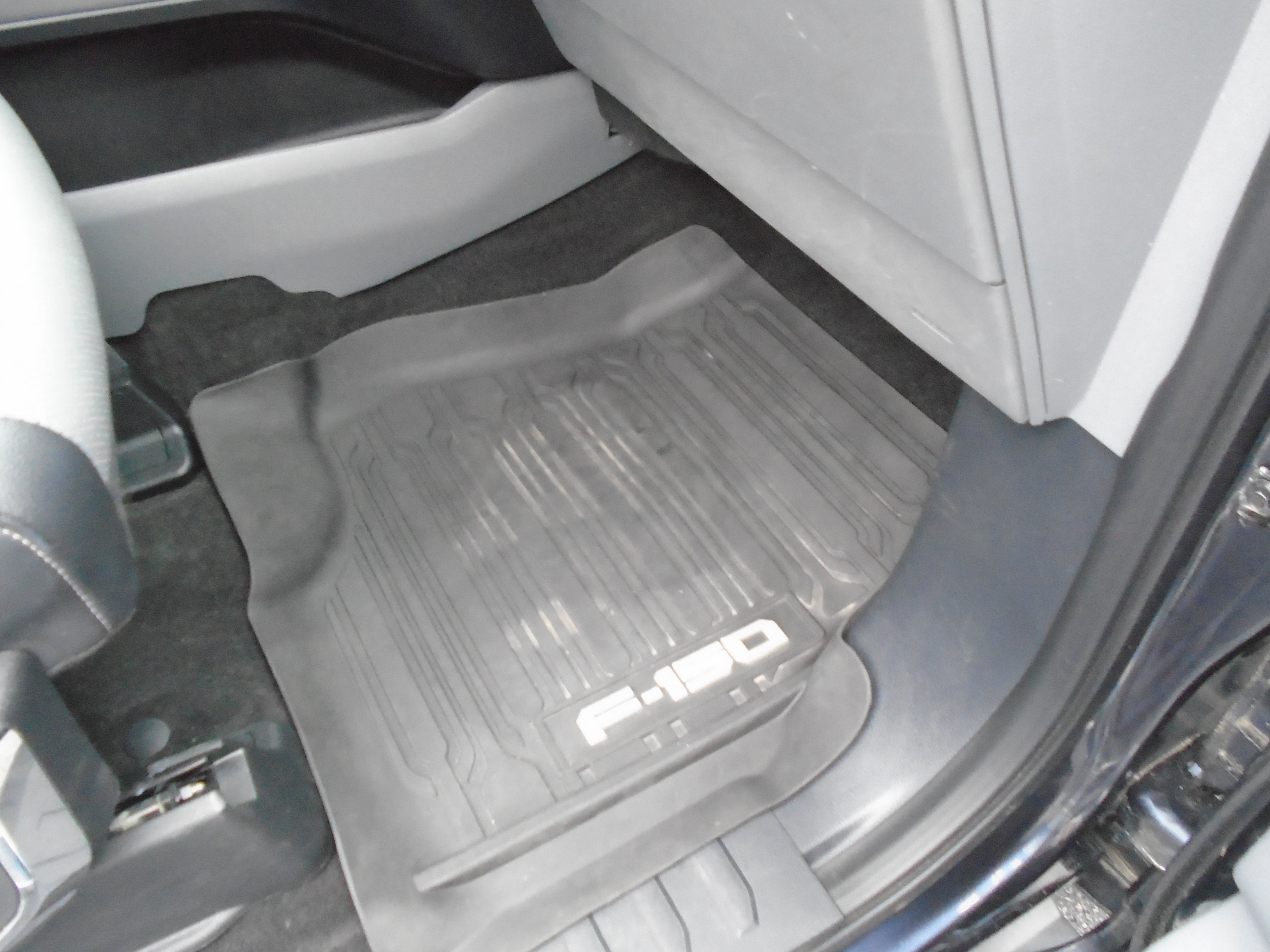 2022 Ford F-150 LARIAT 4WD SuperCrew 5.5' Box