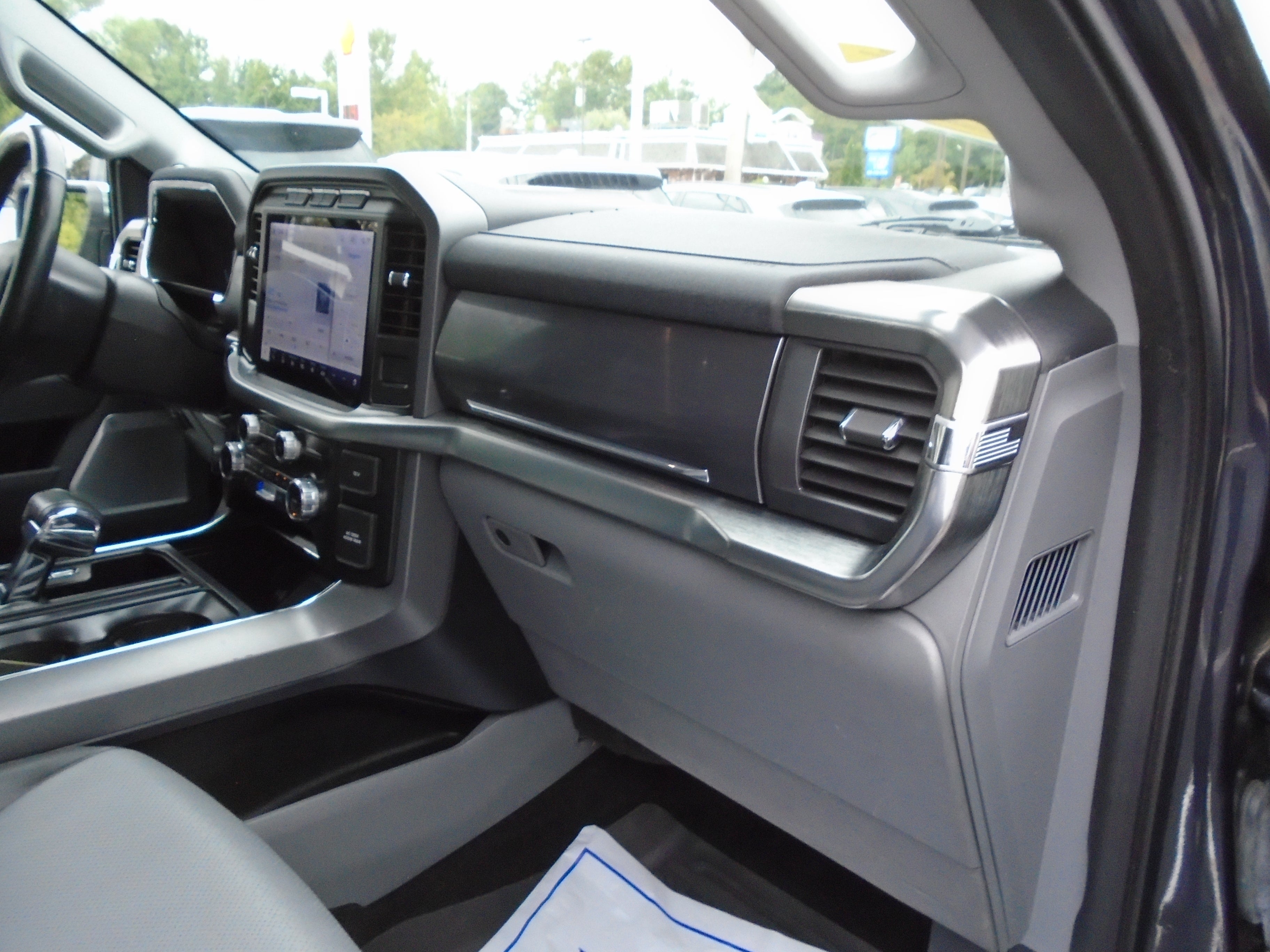 2022 Ford F-150 LARIAT 4WD SuperCrew 5.5' Box
