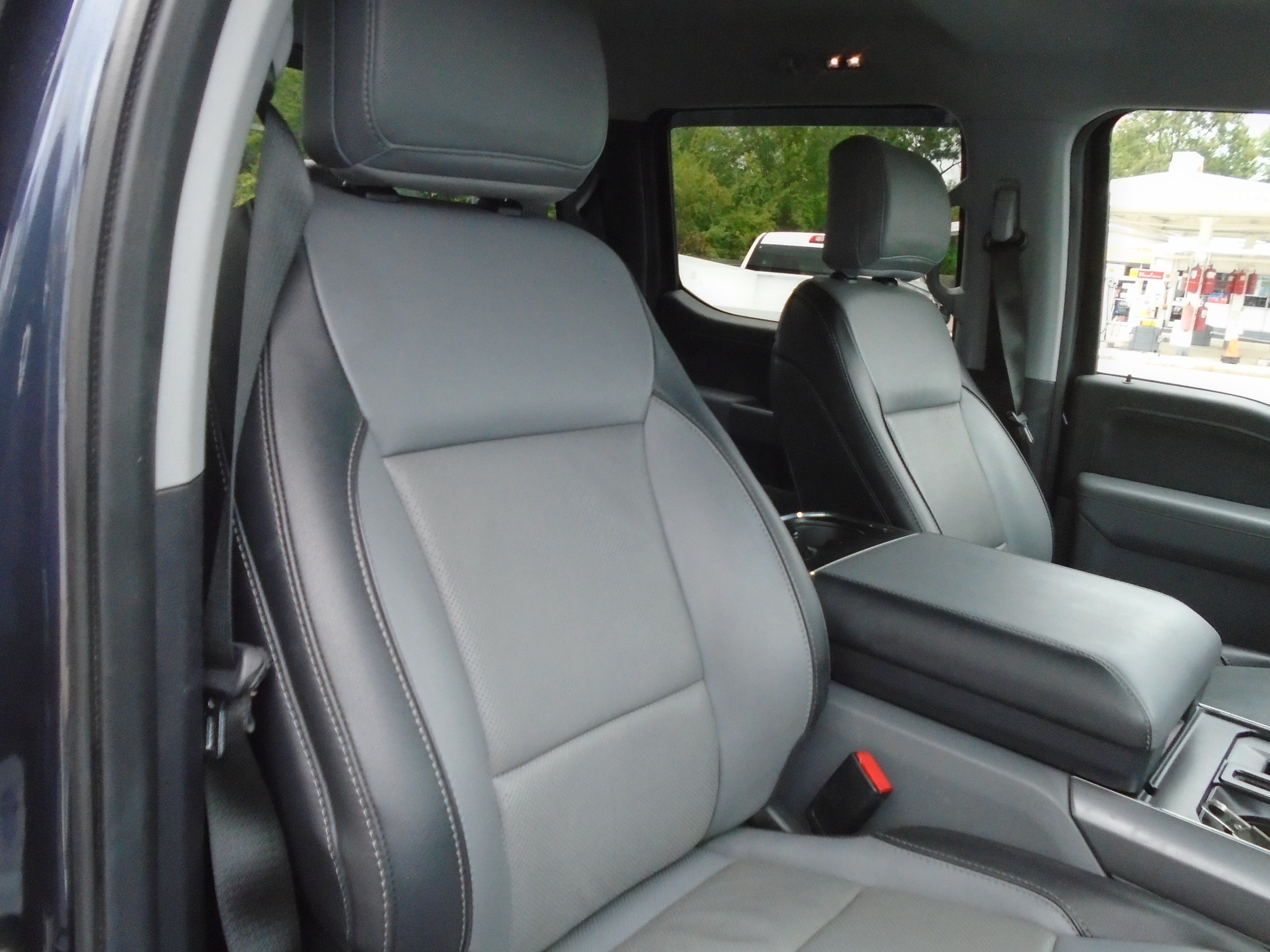2022 Ford F-150 LARIAT 4WD SuperCrew 5.5' Box