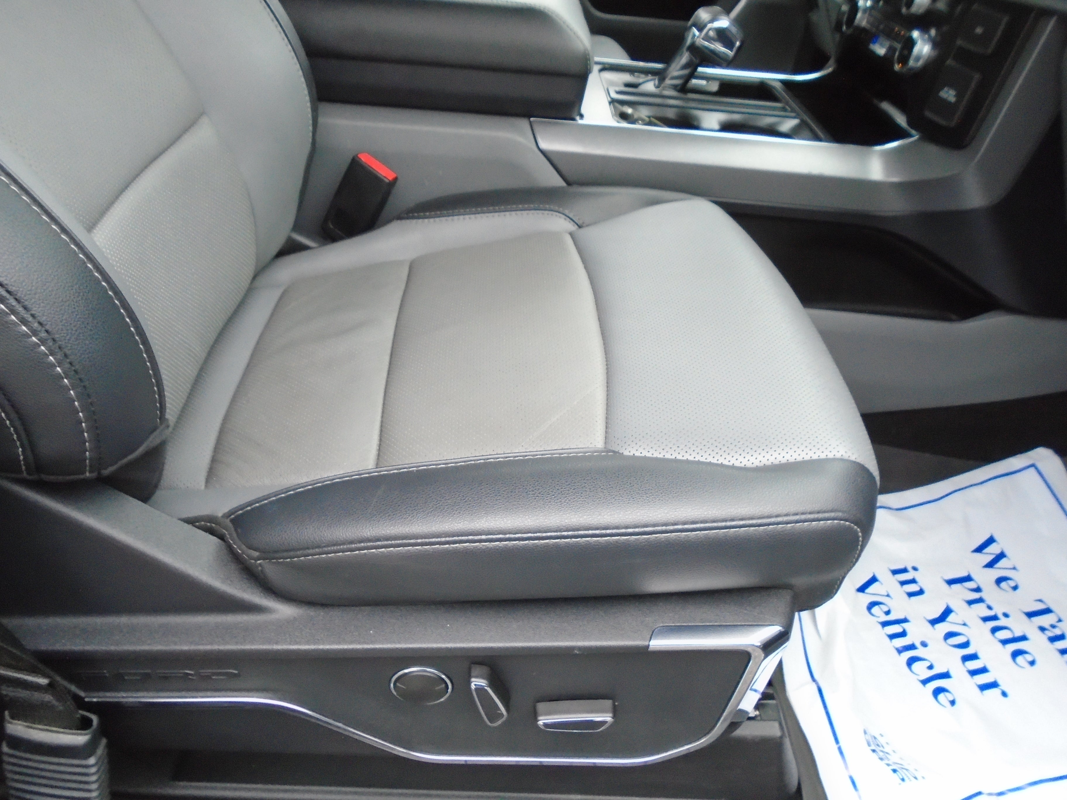 2022 Ford F-150 LARIAT 4WD SuperCrew 5.5' Box