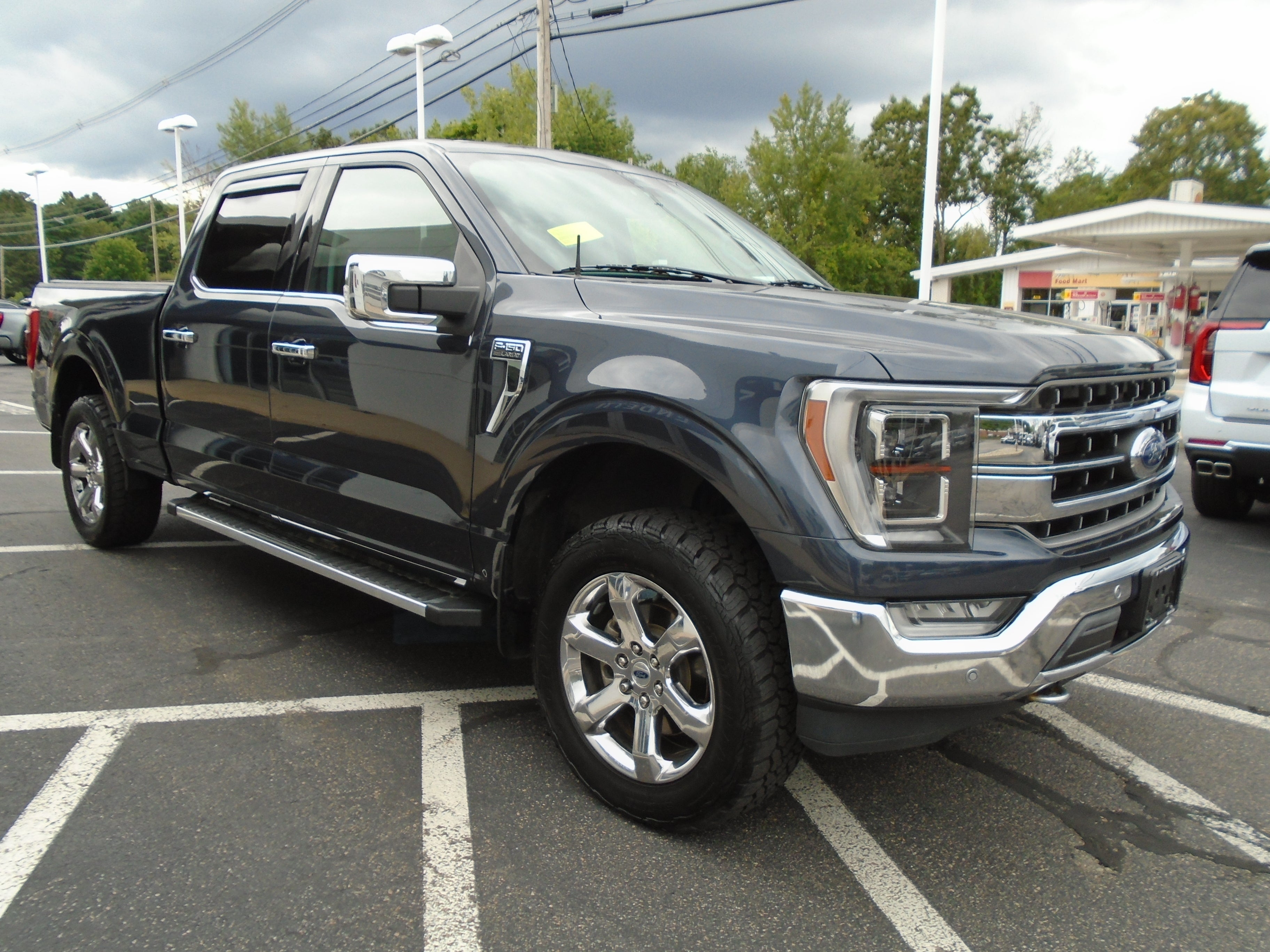 2022 Ford F-150 LARIAT 4WD SuperCrew 5.5' Box
