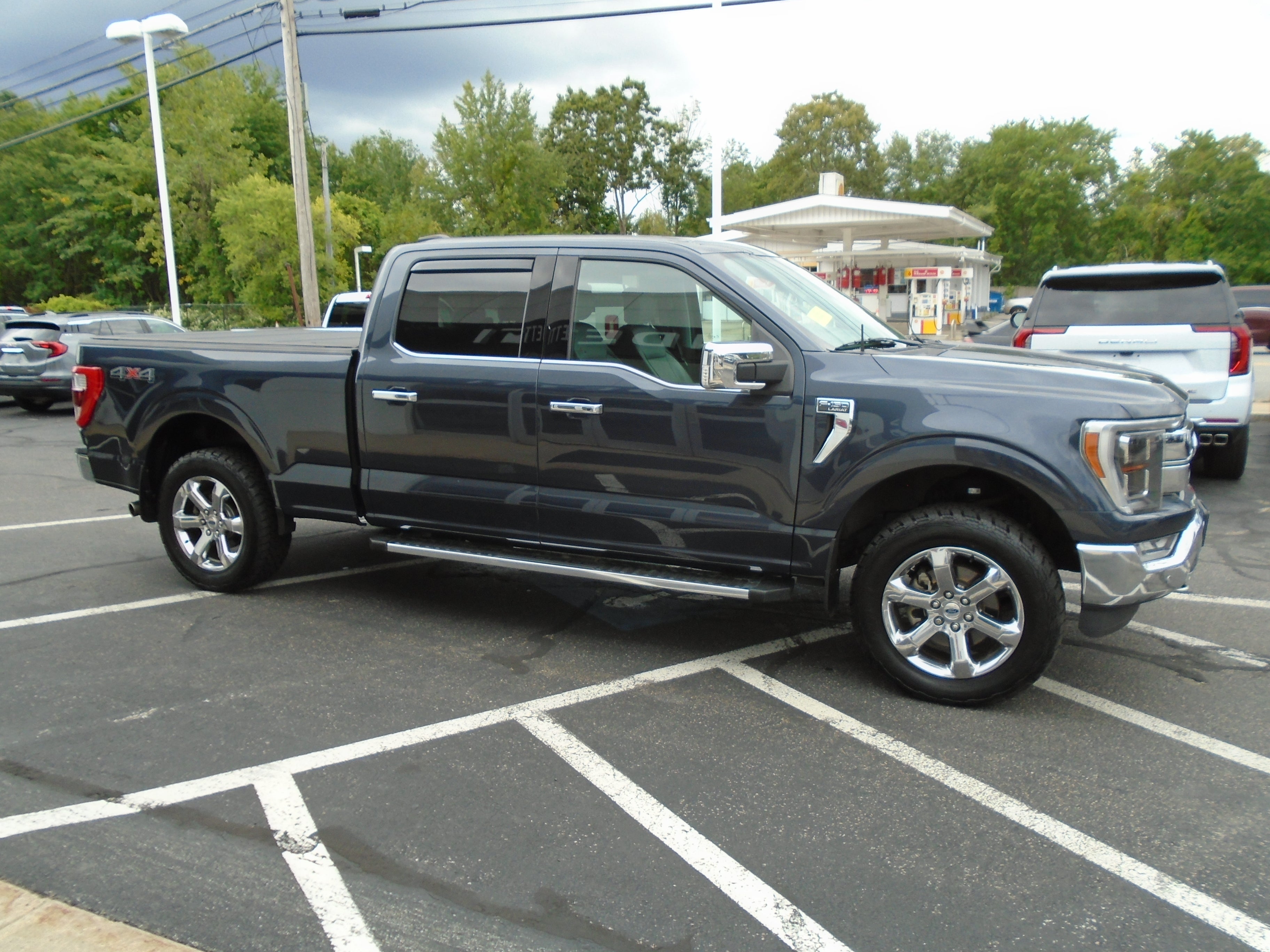 2022 Ford F-150 LARIAT 4WD SuperCrew 5.5' Box