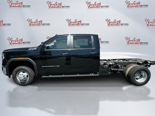 2025 GMC Sierra 3500 HD Chassis Cab Pro