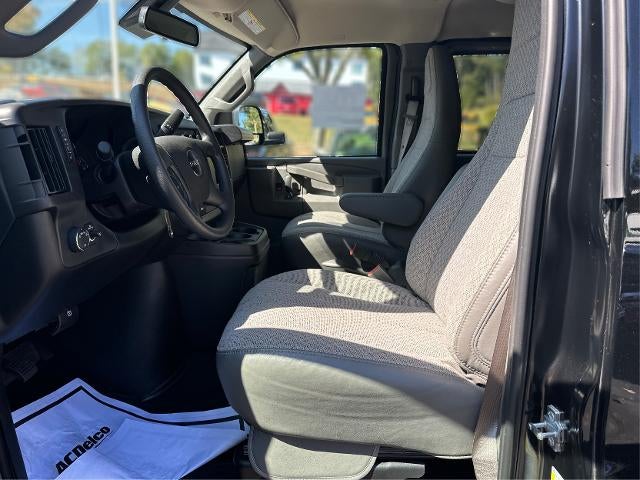 2025 GMC Savana Passenger 2500 LT