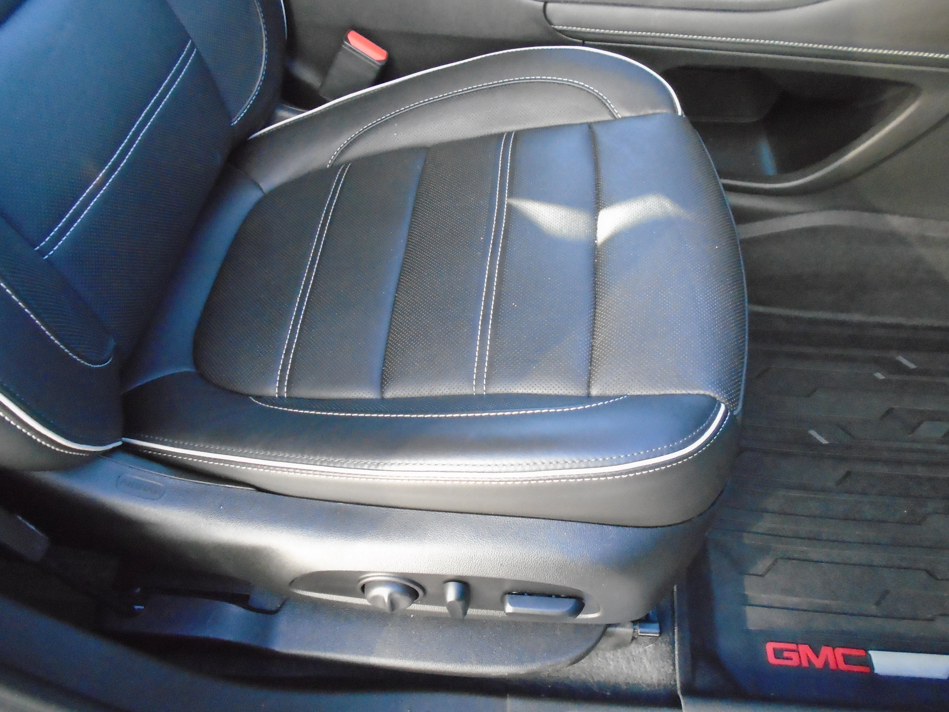 2020 GMC Acadia AWD Denali