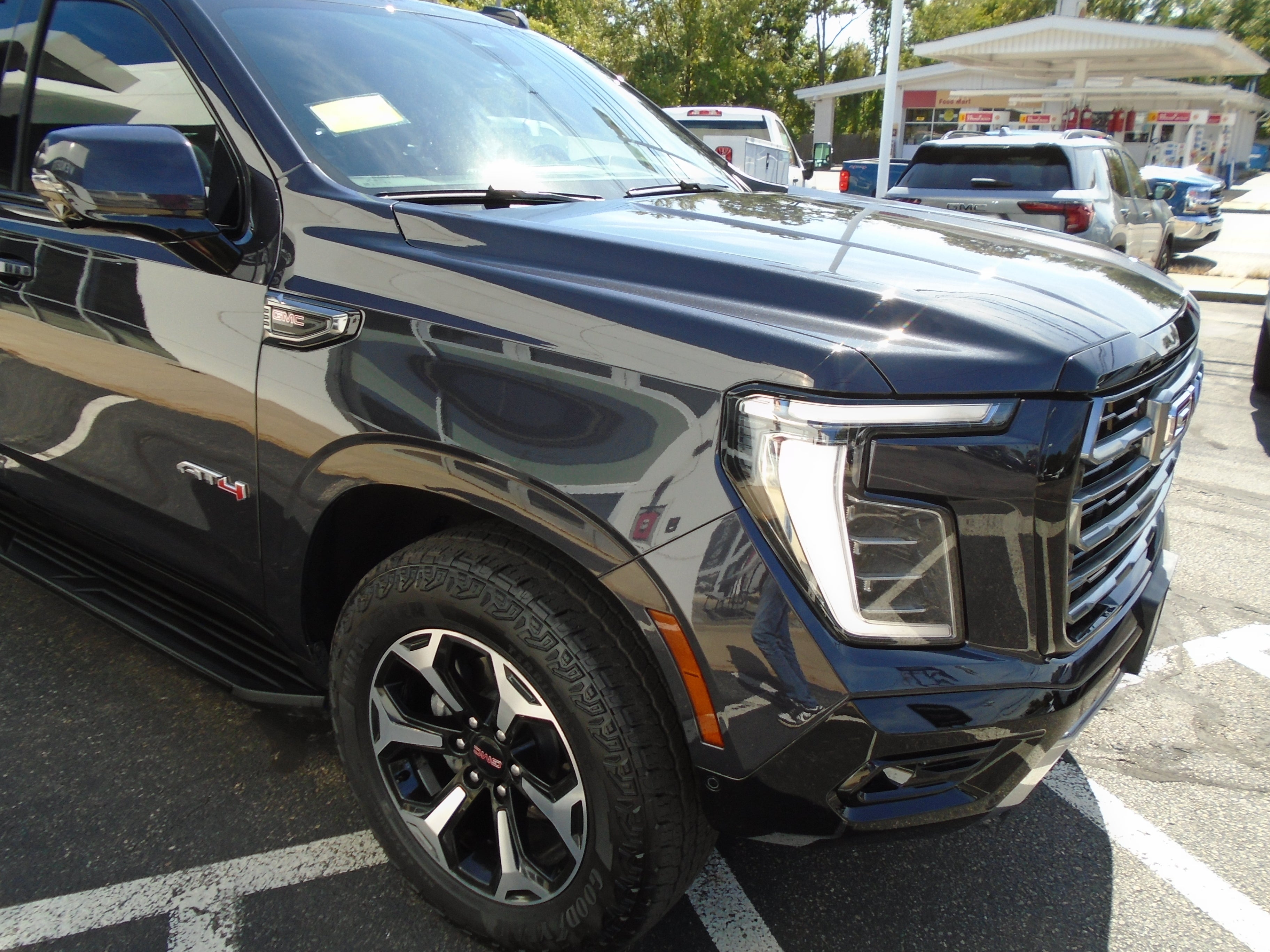 2025 GMC Yukon 4WD 4dr AT4