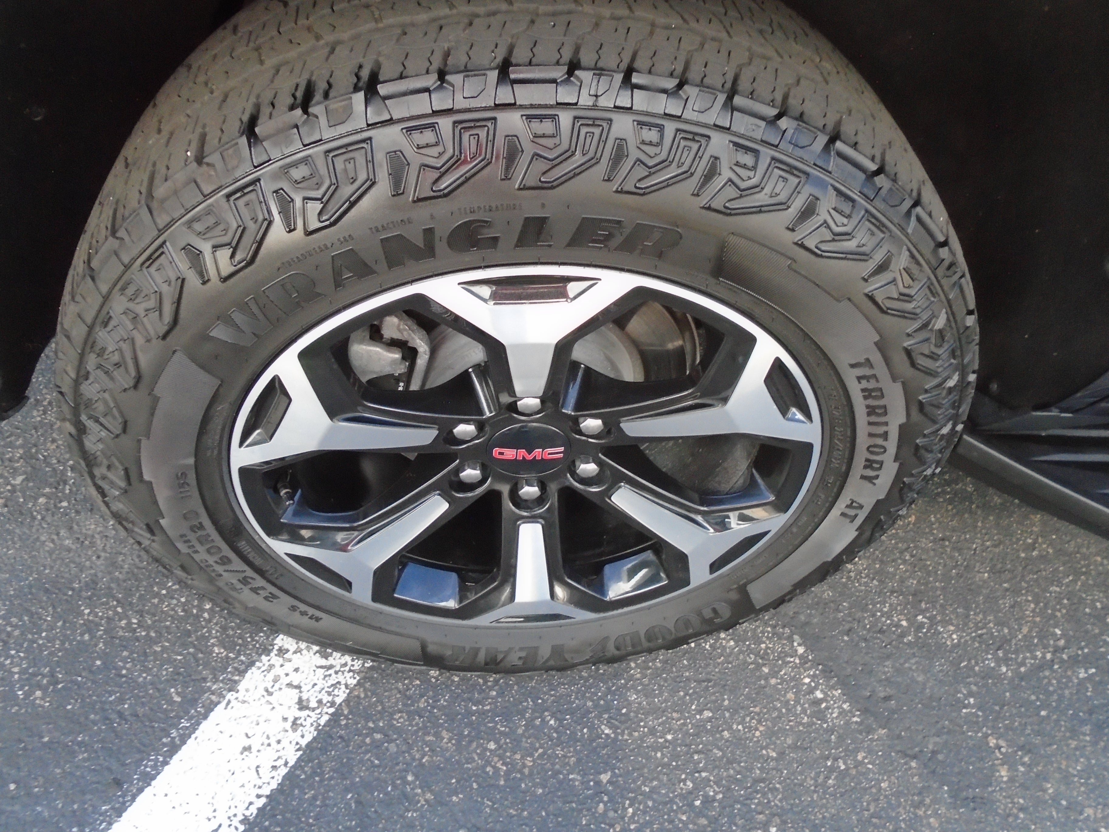 2025 GMC Yukon 4WD 4dr AT4