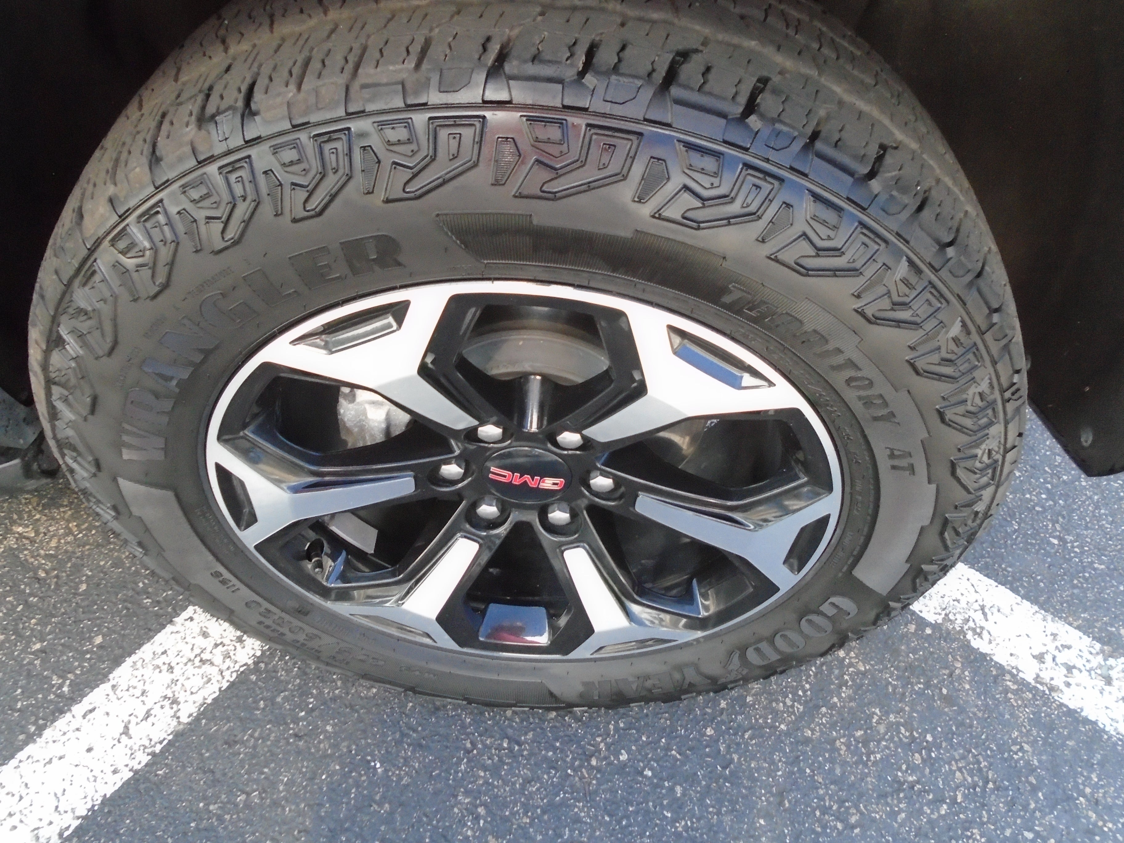 2025 GMC Yukon 4WD 4dr AT4