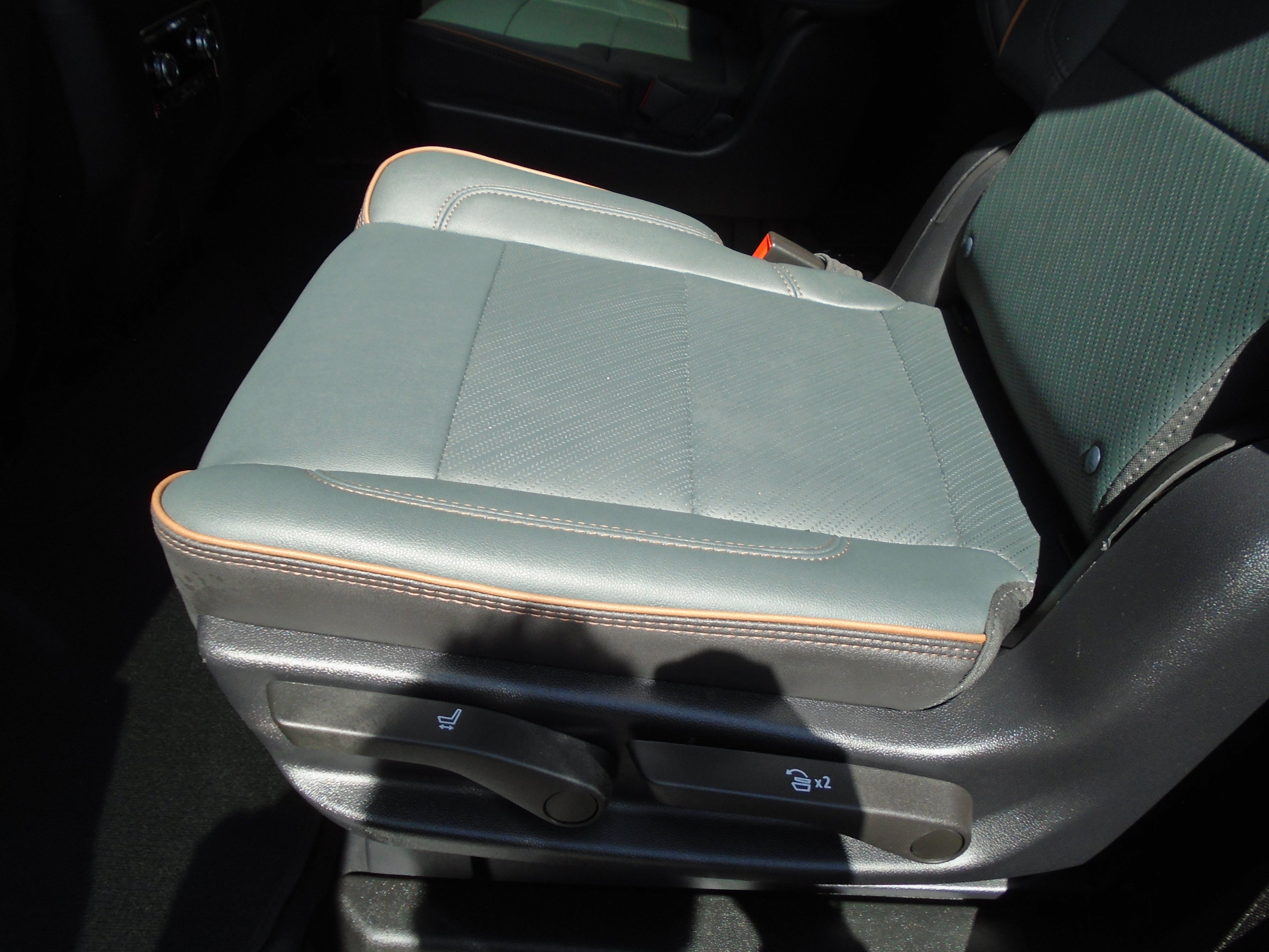 2025 GMC Yukon 4WD 4dr AT4