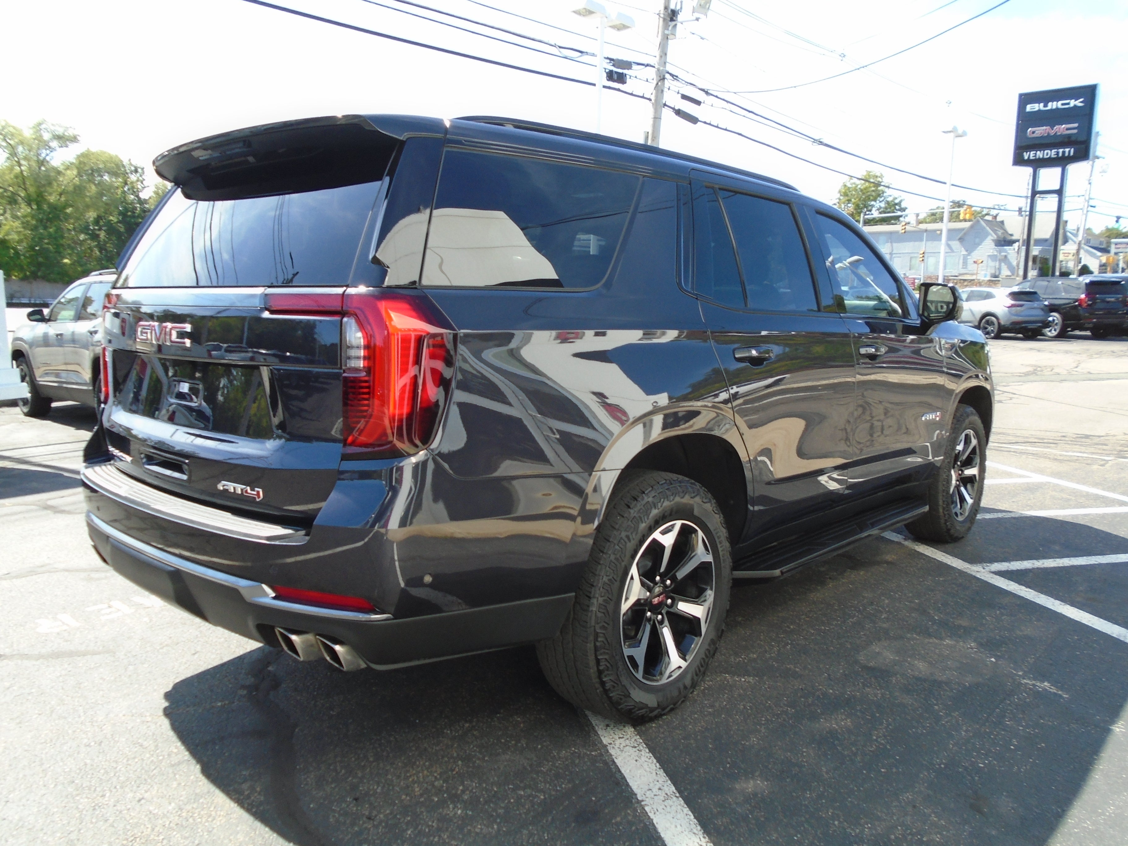 2025 GMC Yukon 4WD 4dr AT4