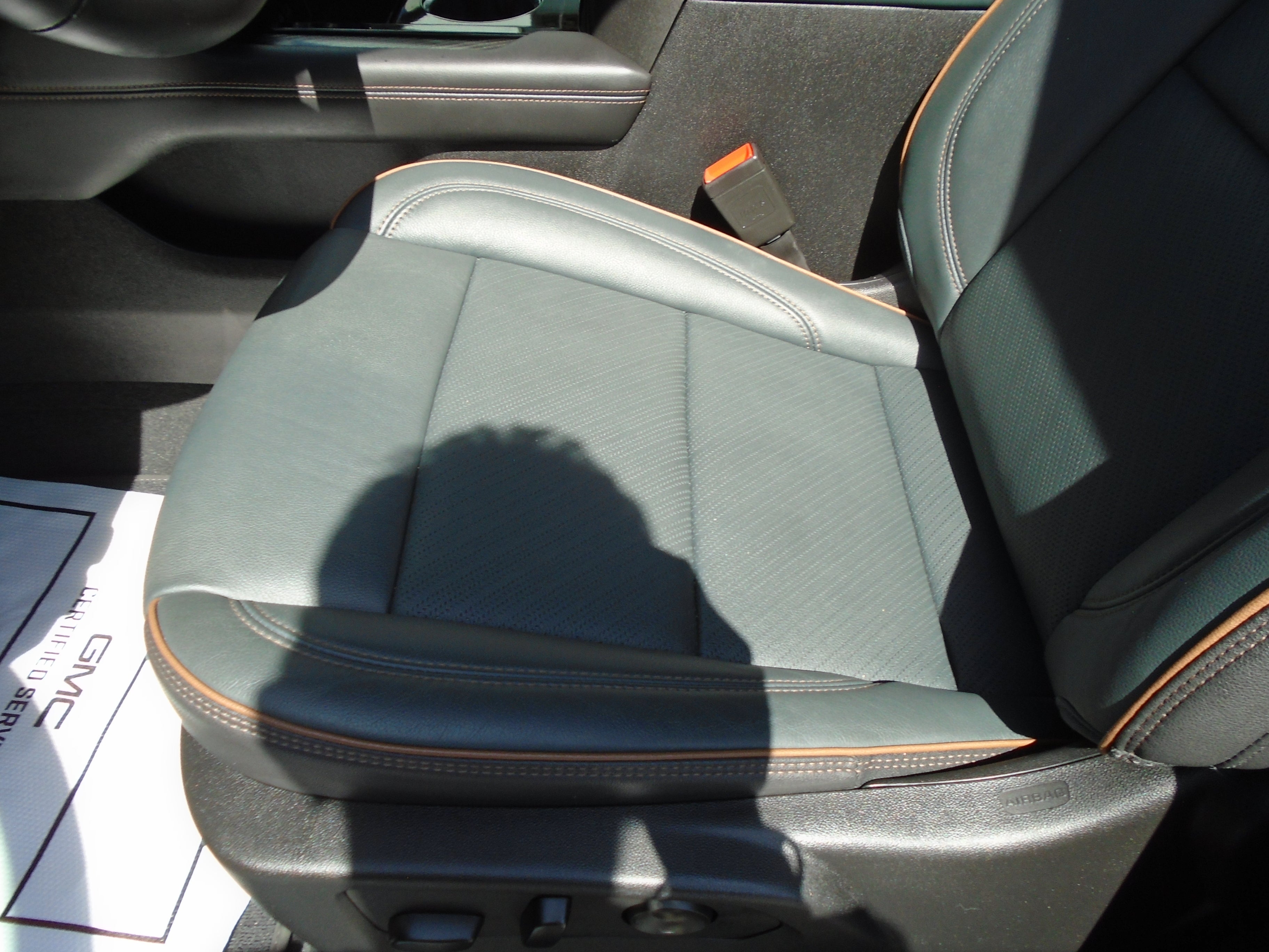 2025 GMC Yukon 4WD 4dr AT4