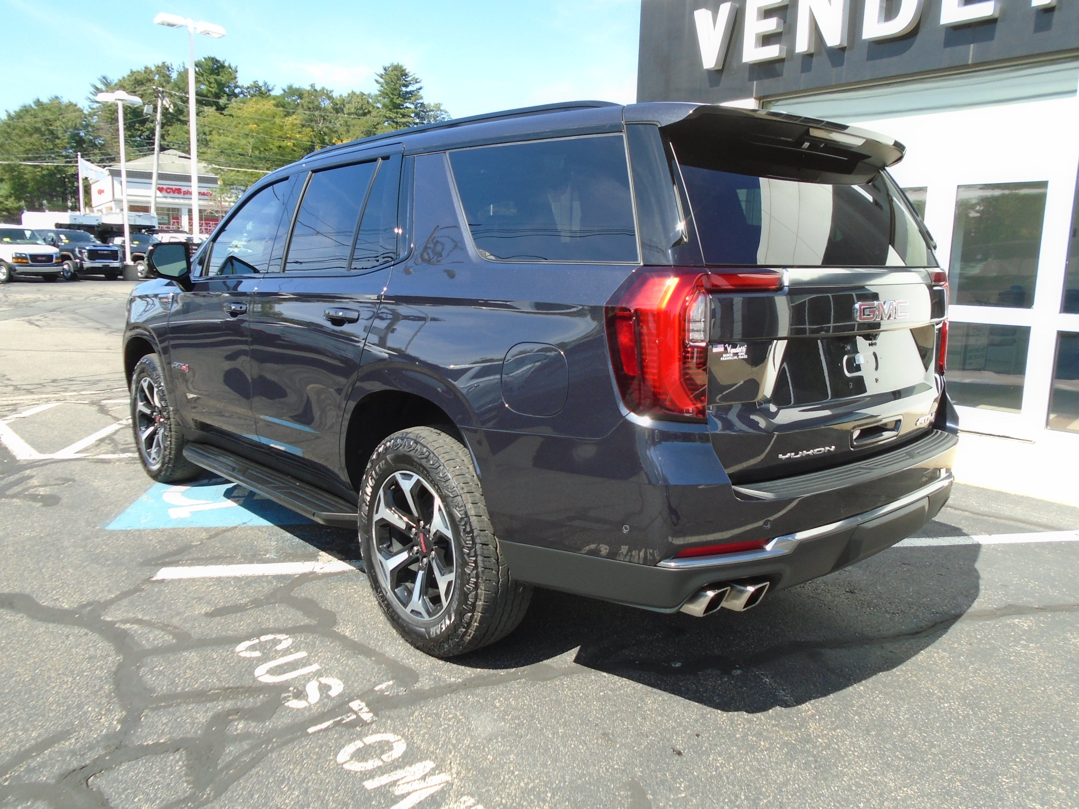 2025 GMC Yukon 4WD 4dr AT4