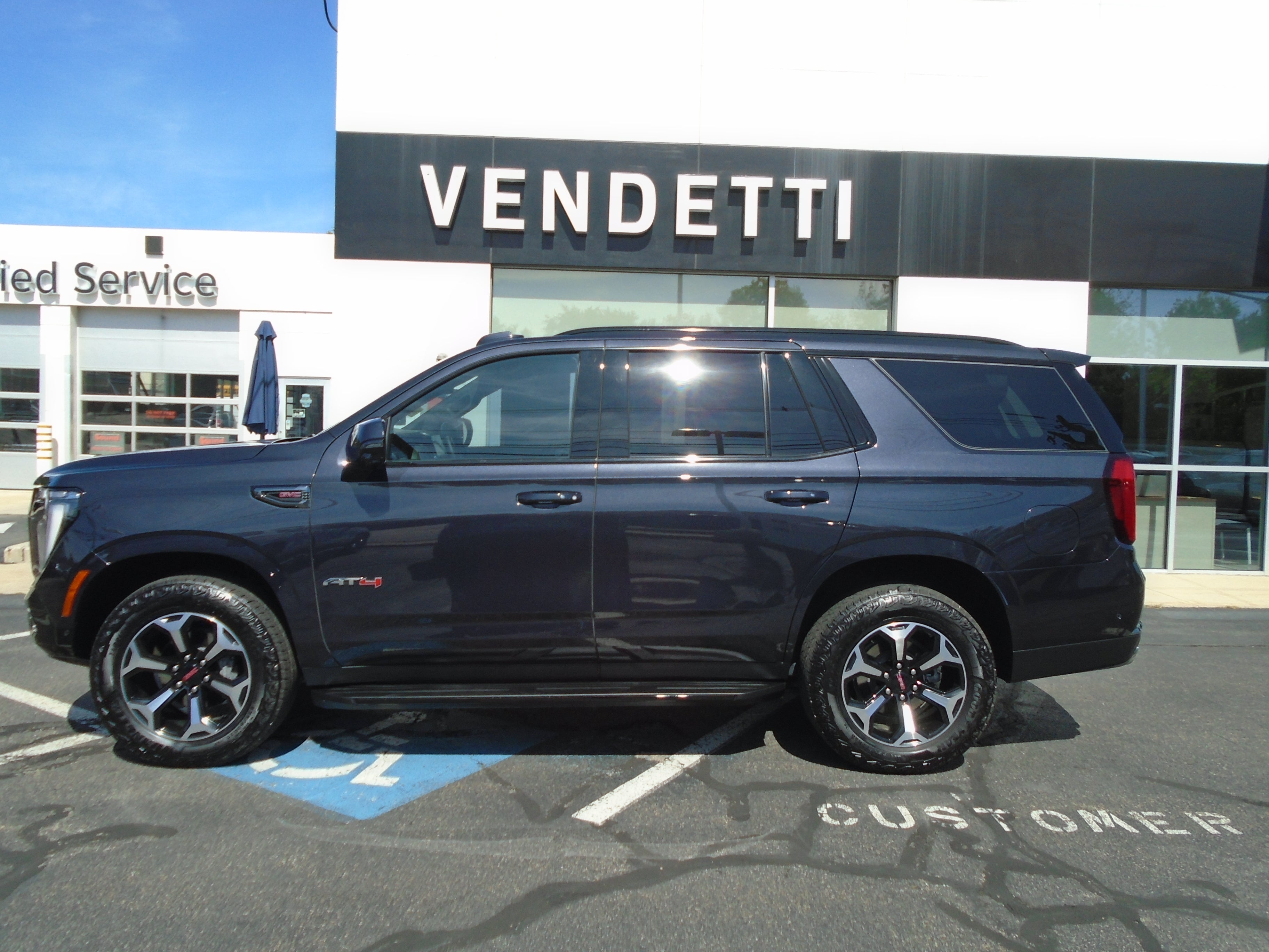2025 GMC Yukon 4WD 4dr AT4