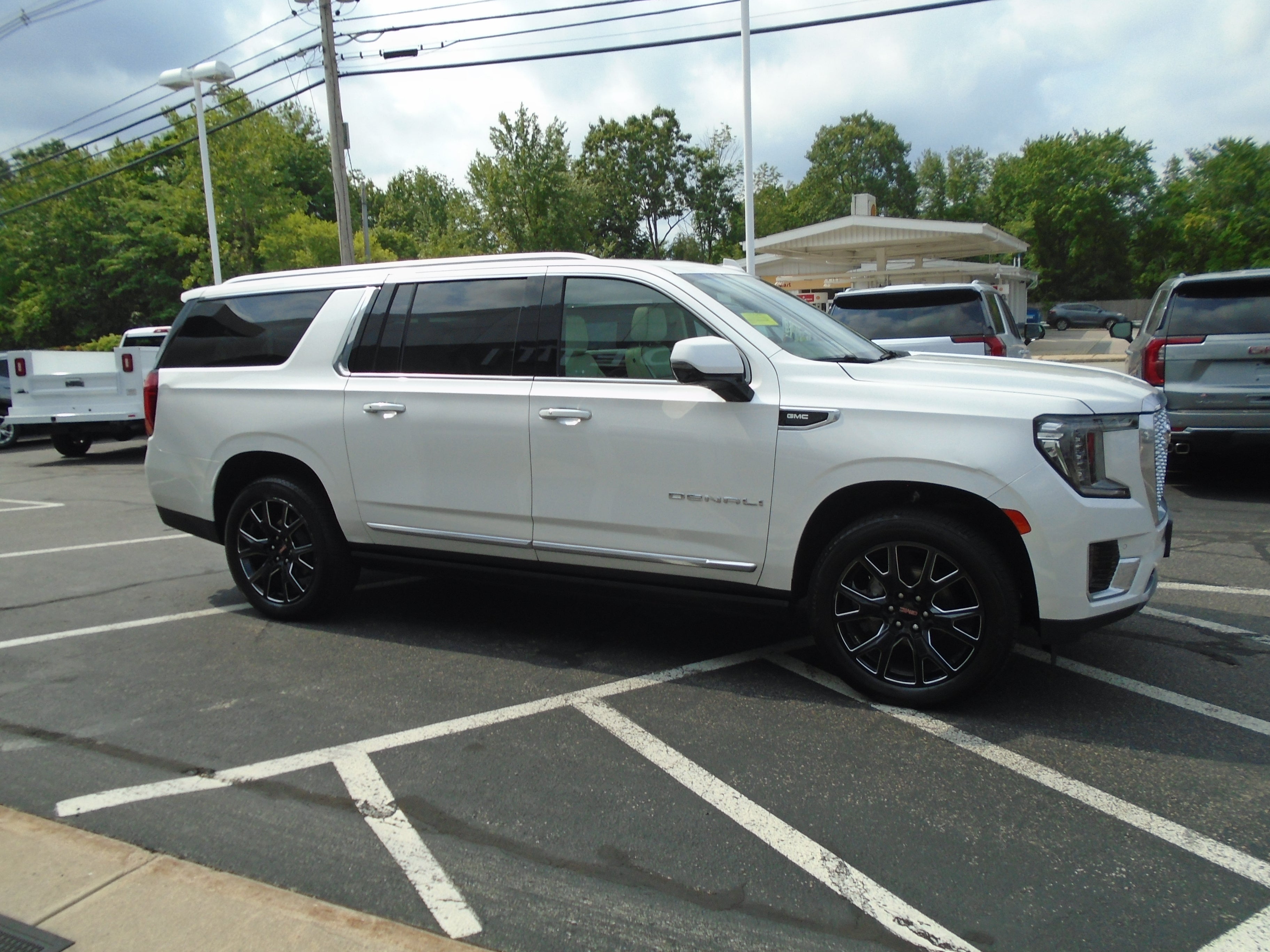 2023 GMC Yukon XL 4WD 4dr Denali