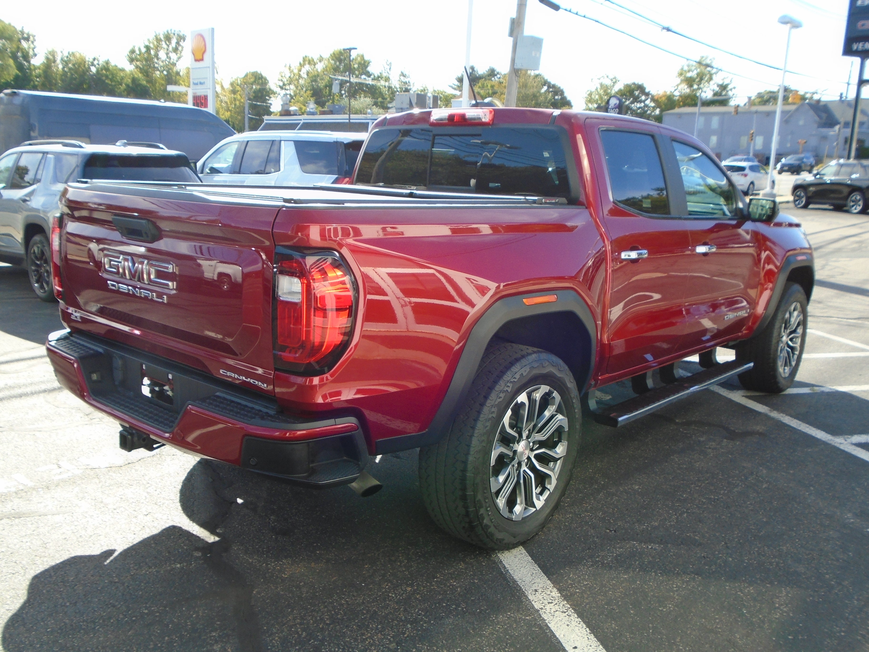 2023 GMC Canyon Crew Cab Short Box 4-Wheel Drive Denali