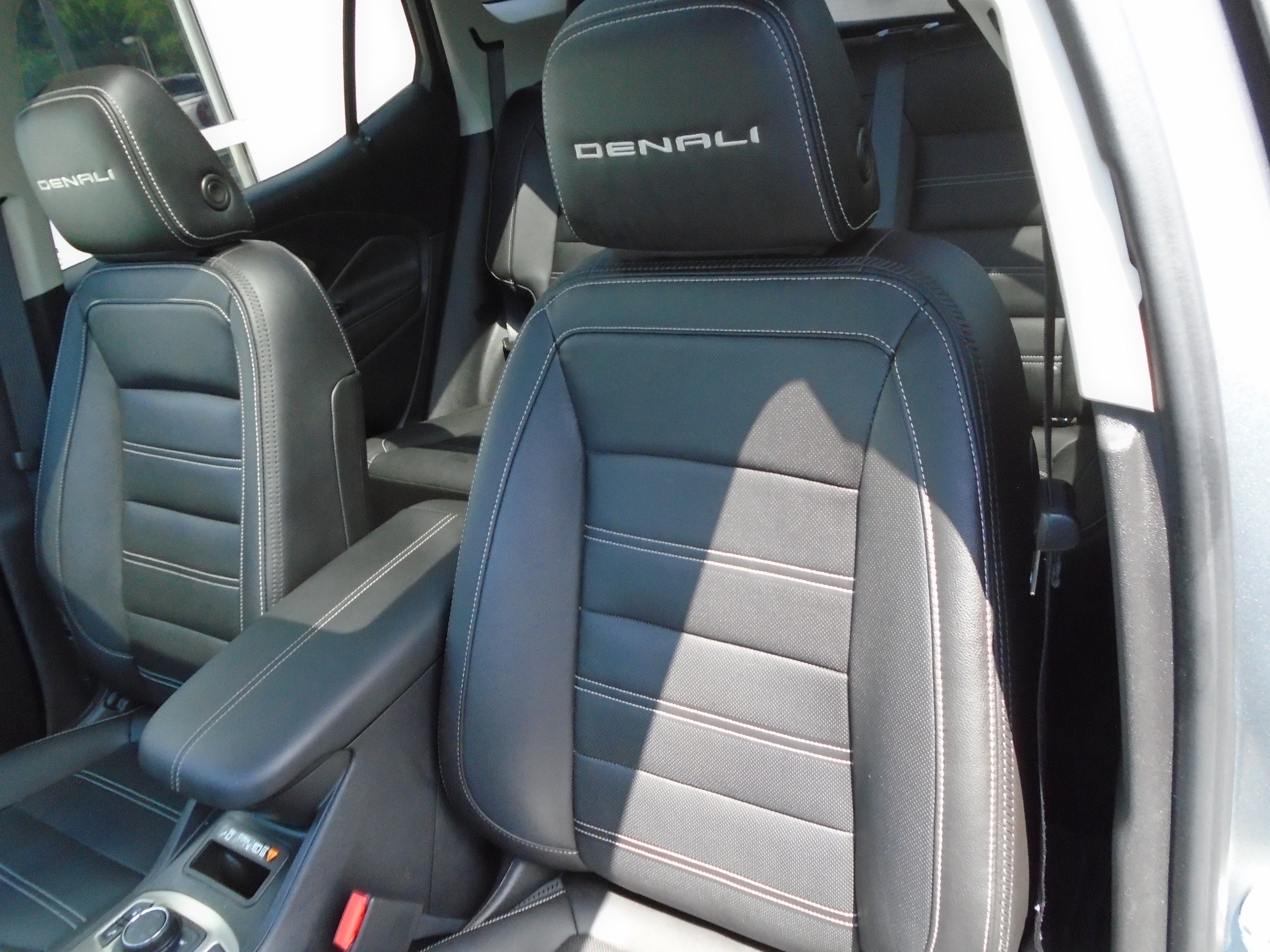 2023 GMC Terrain AWD 4dr Denali