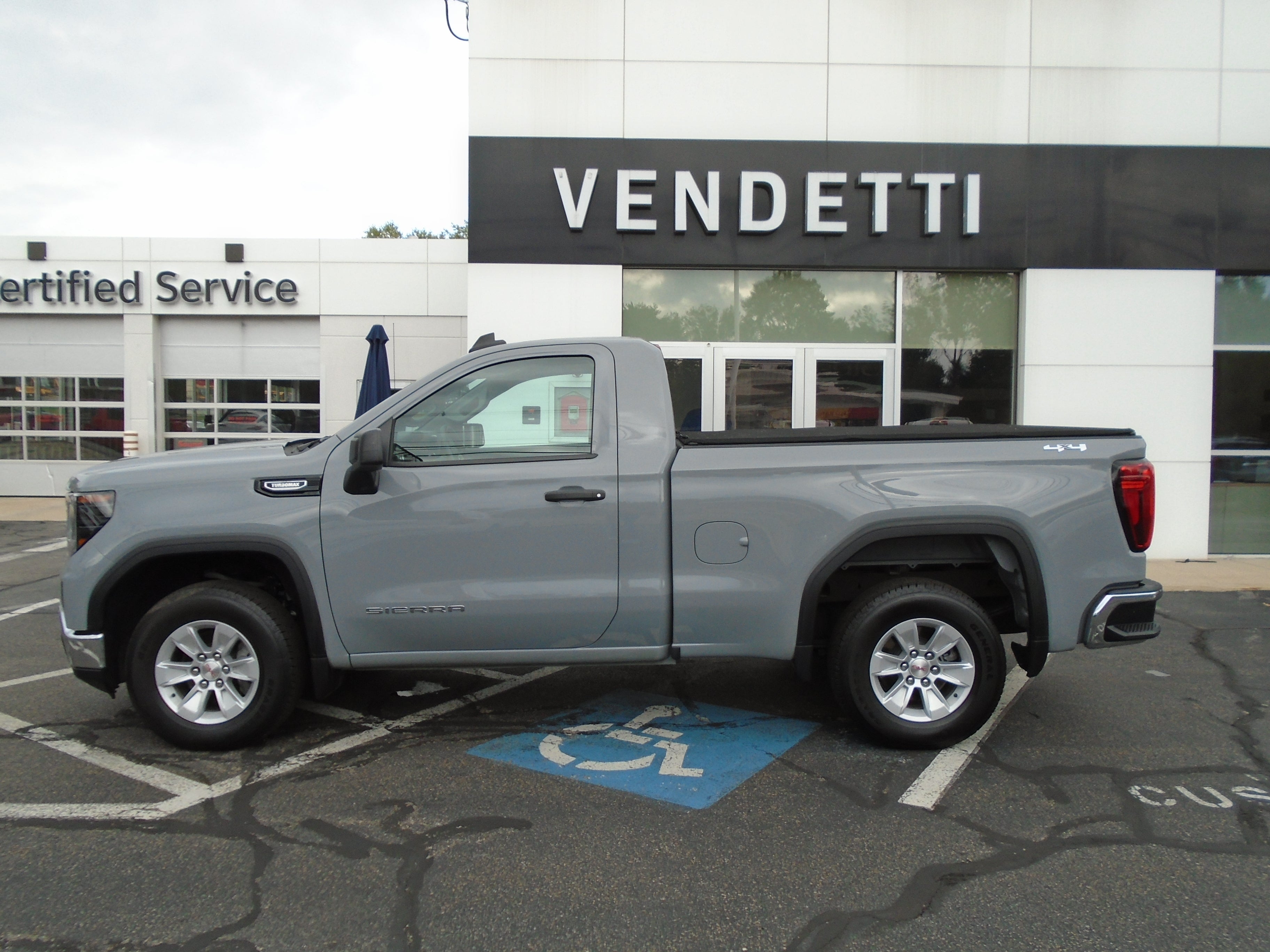 2025 GMC Sierra 1500 Regular Cab Standard Box 4-Wheel Drive Pro