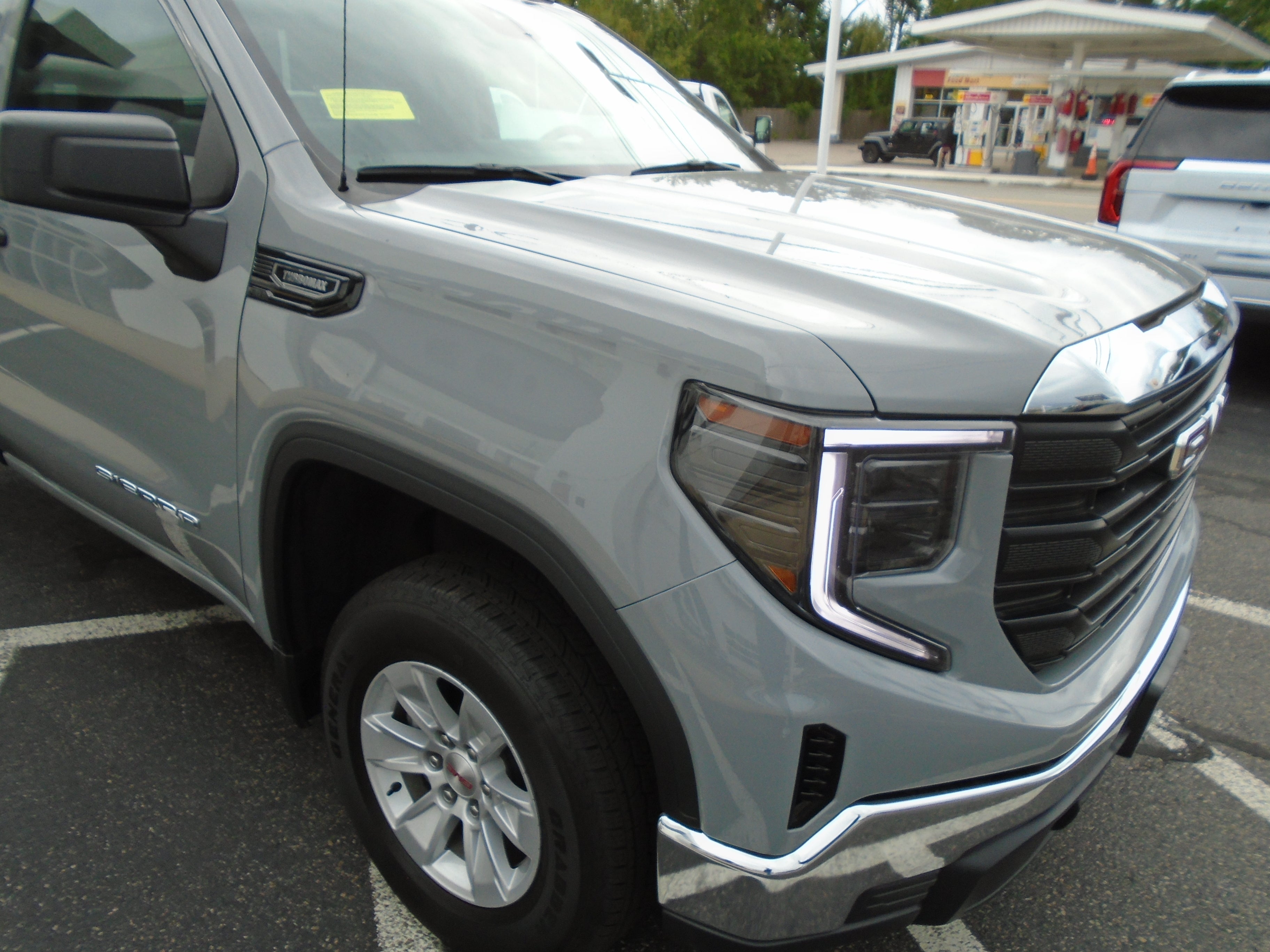 2025 GMC Sierra 1500 Regular Cab Standard Box 4-Wheel Drive Pro