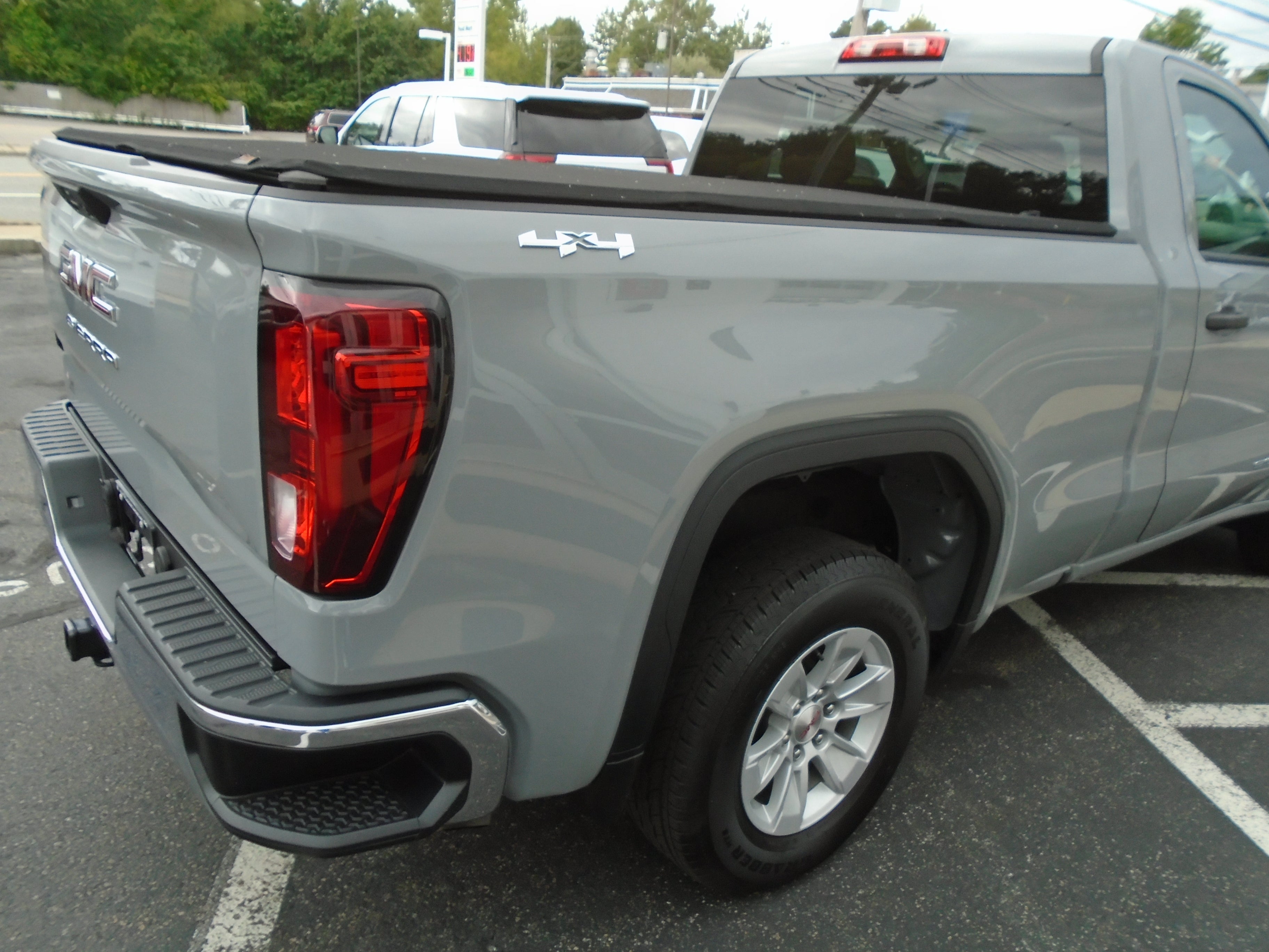 2025 GMC Sierra 1500 Regular Cab Standard Box 4-Wheel Drive Pro