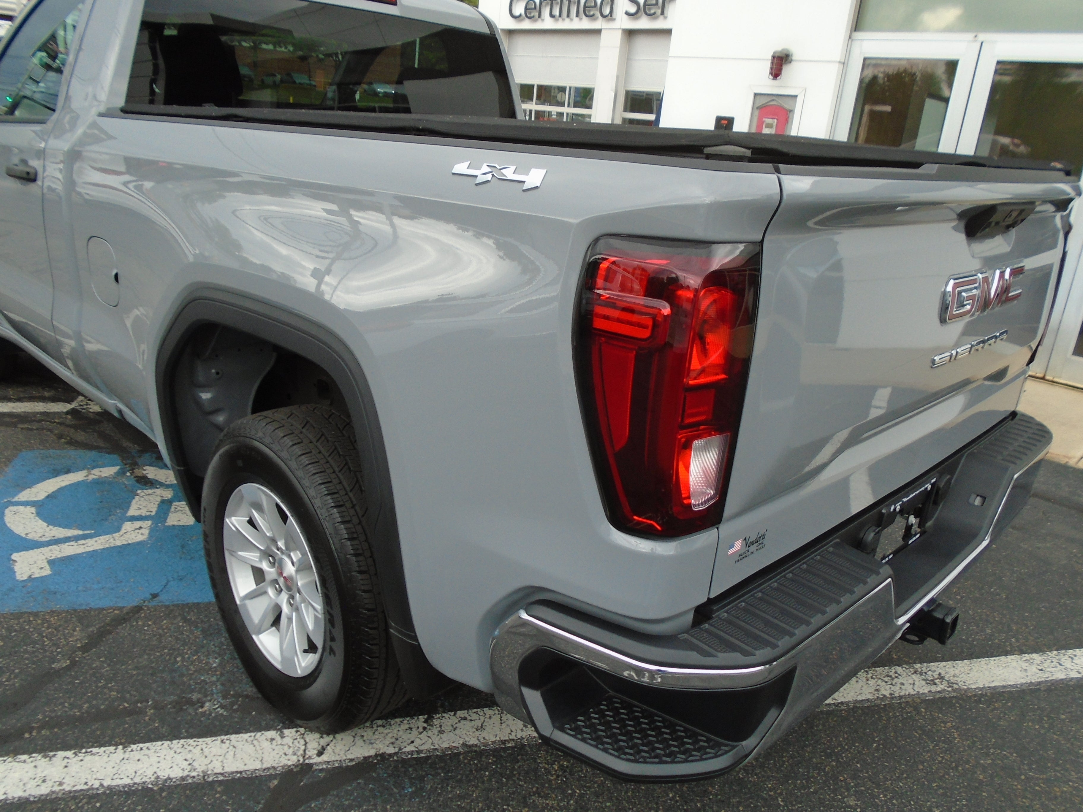 2025 GMC Sierra 1500 Regular Cab Standard Box 4-Wheel Drive Pro