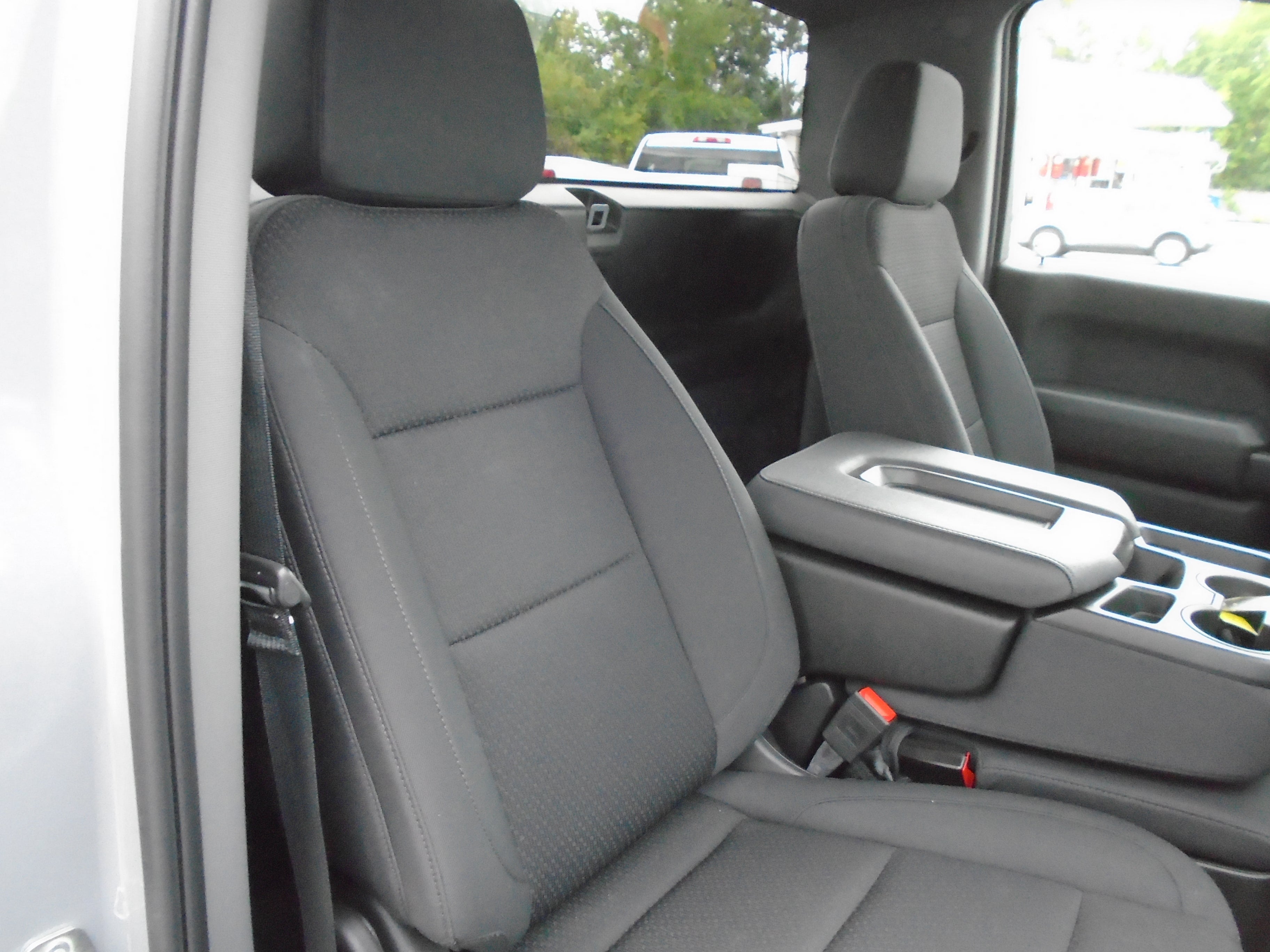 2025 GMC Sierra 1500 Regular Cab Standard Box 4-Wheel Drive Pro