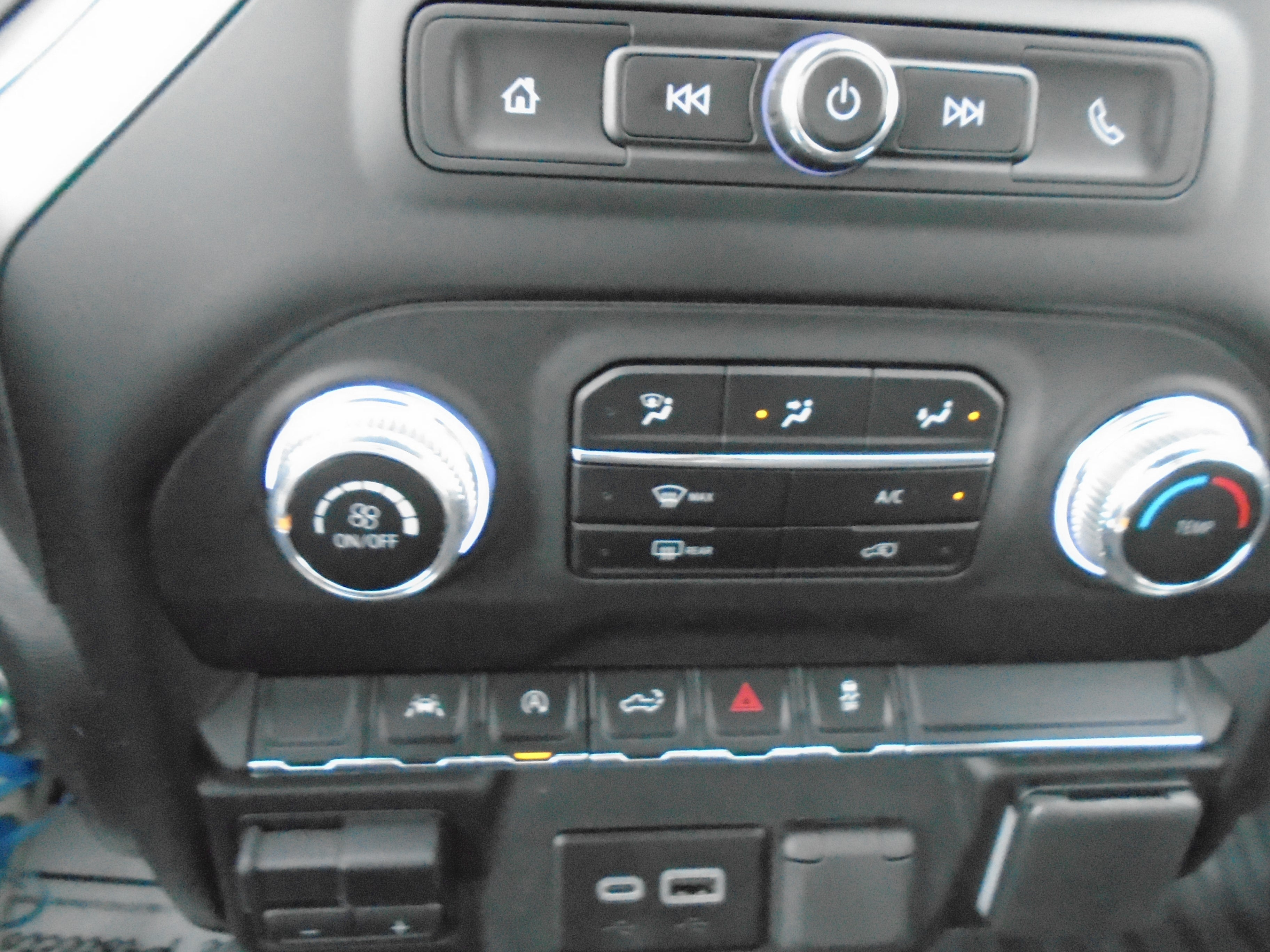2025 GMC Sierra 1500 Regular Cab Standard Box 4-Wheel Drive Pro