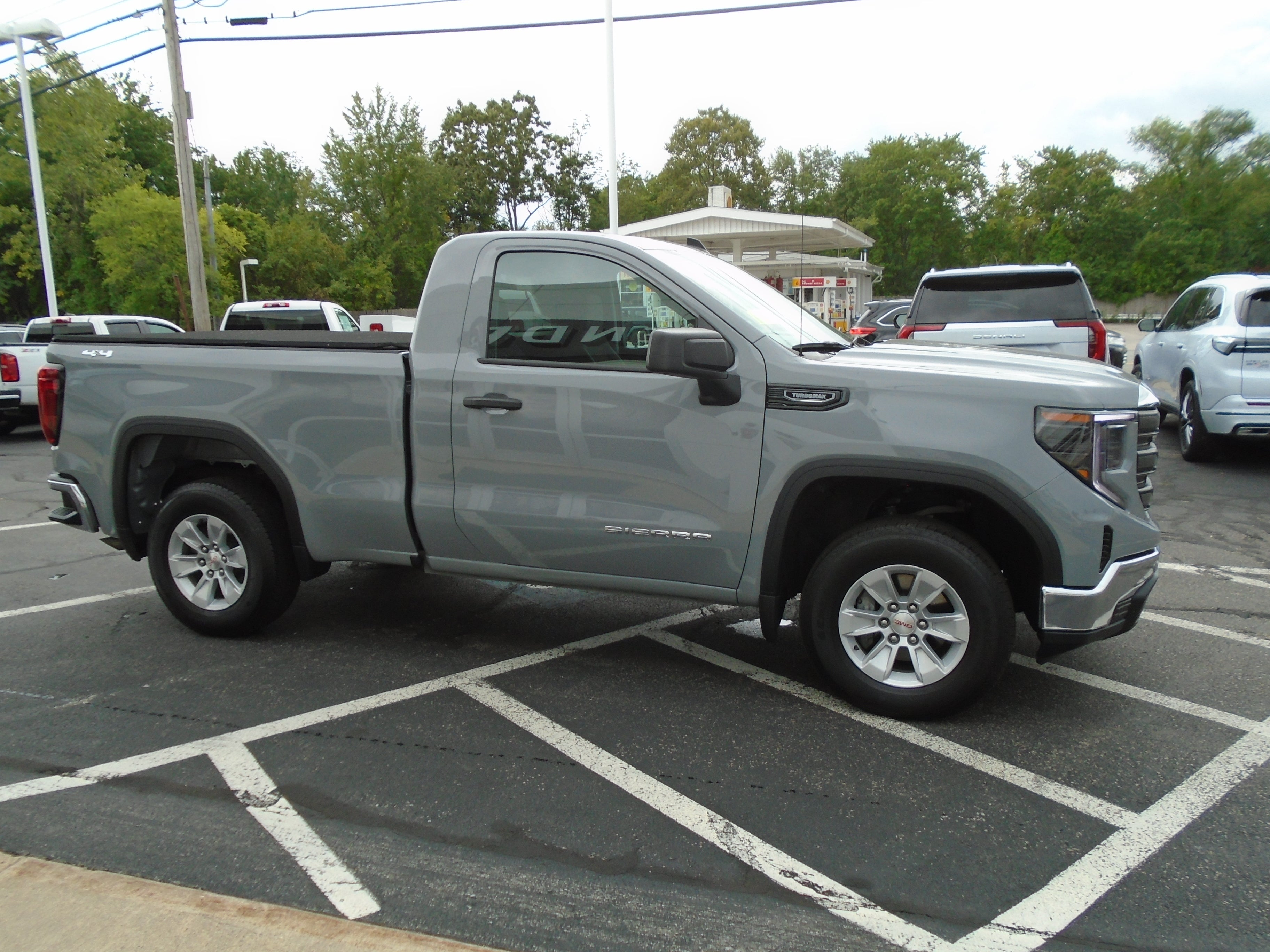 2025 GMC Sierra 1500 Regular Cab Standard Box 4-Wheel Drive Pro