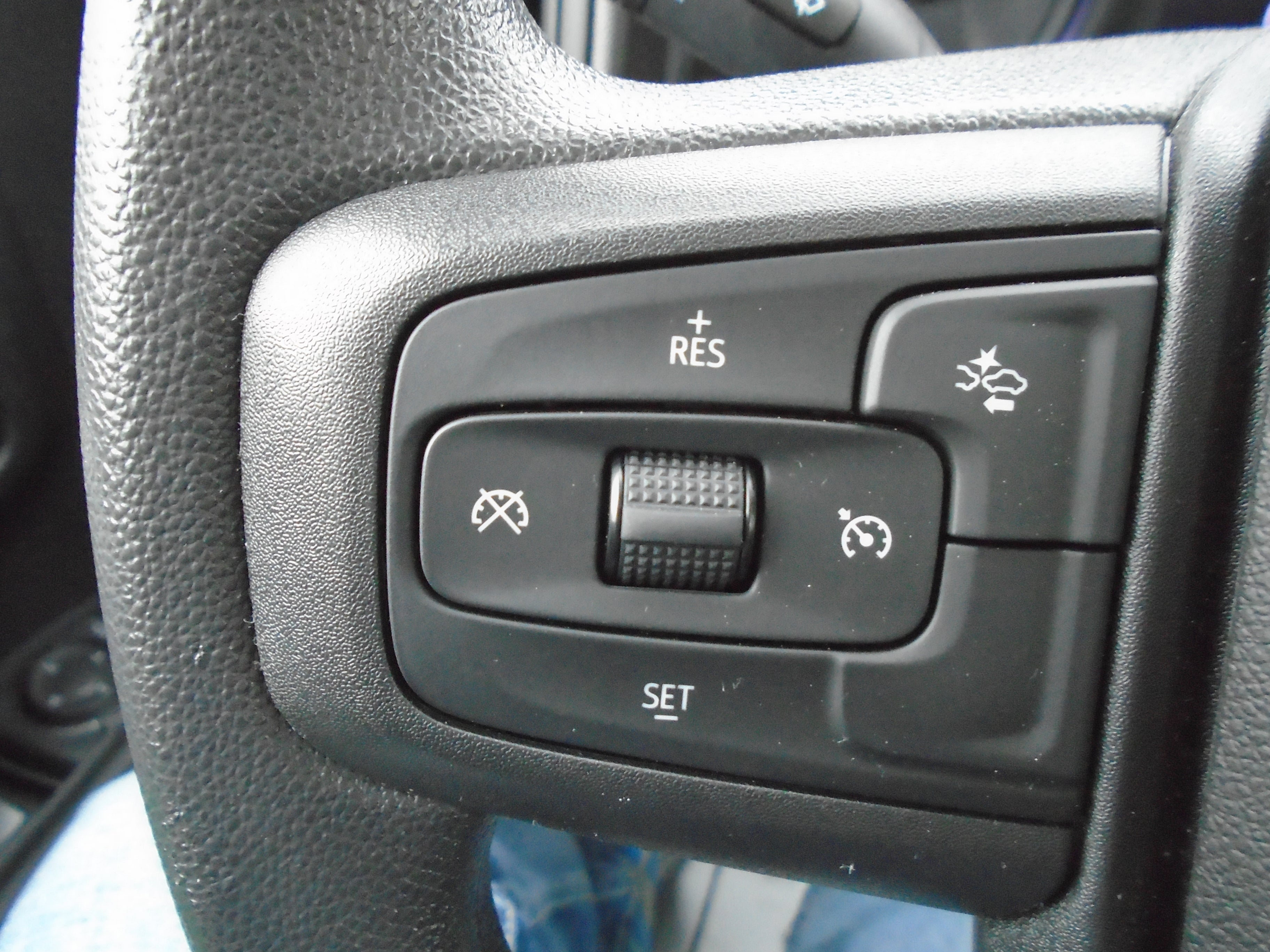 2025 GMC Sierra 1500 Regular Cab Standard Box 4-Wheel Drive Pro