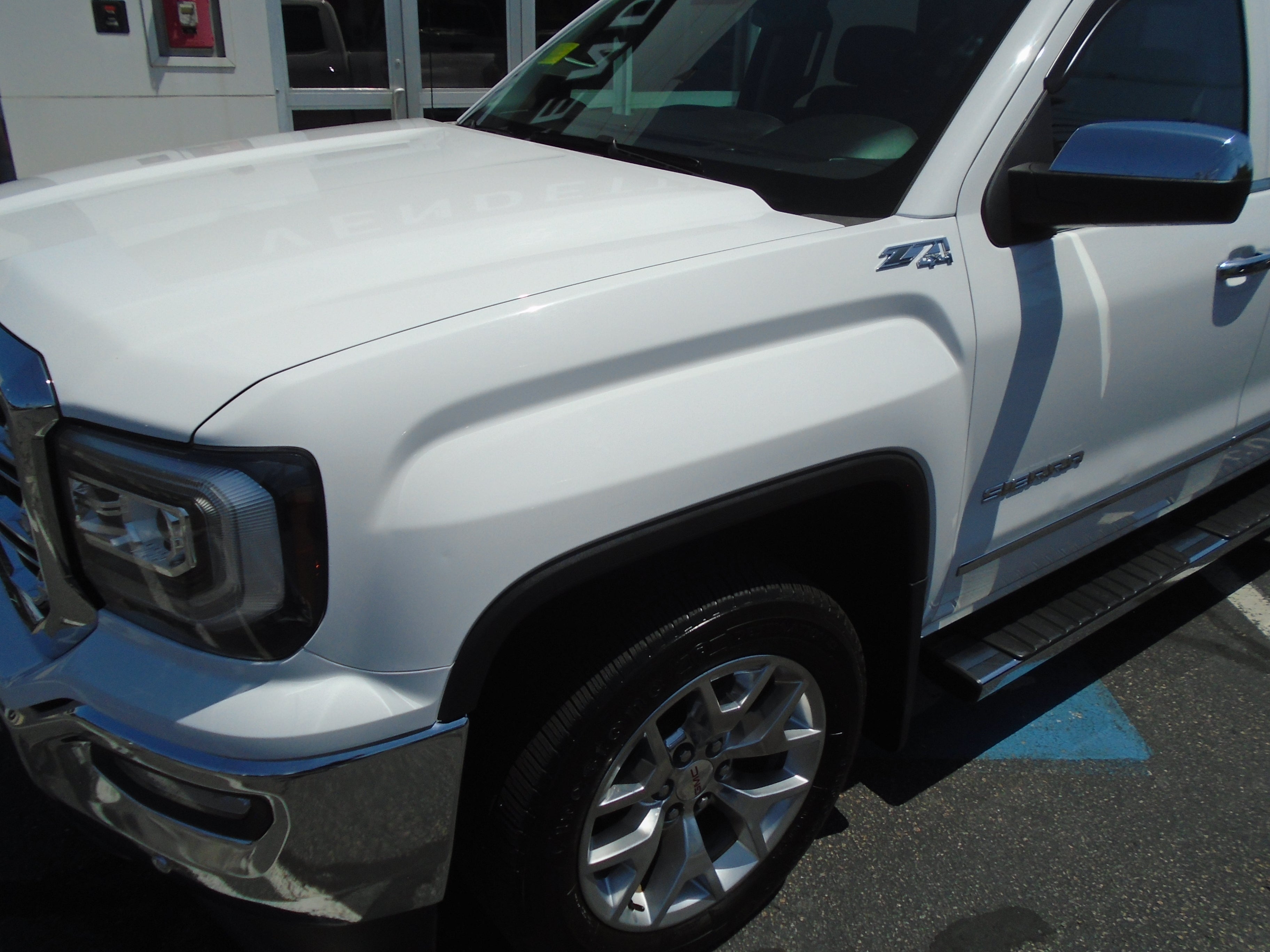2017 GMC Sierra 1500 Crew Cab Short Box 4-Wheel Drive SLT