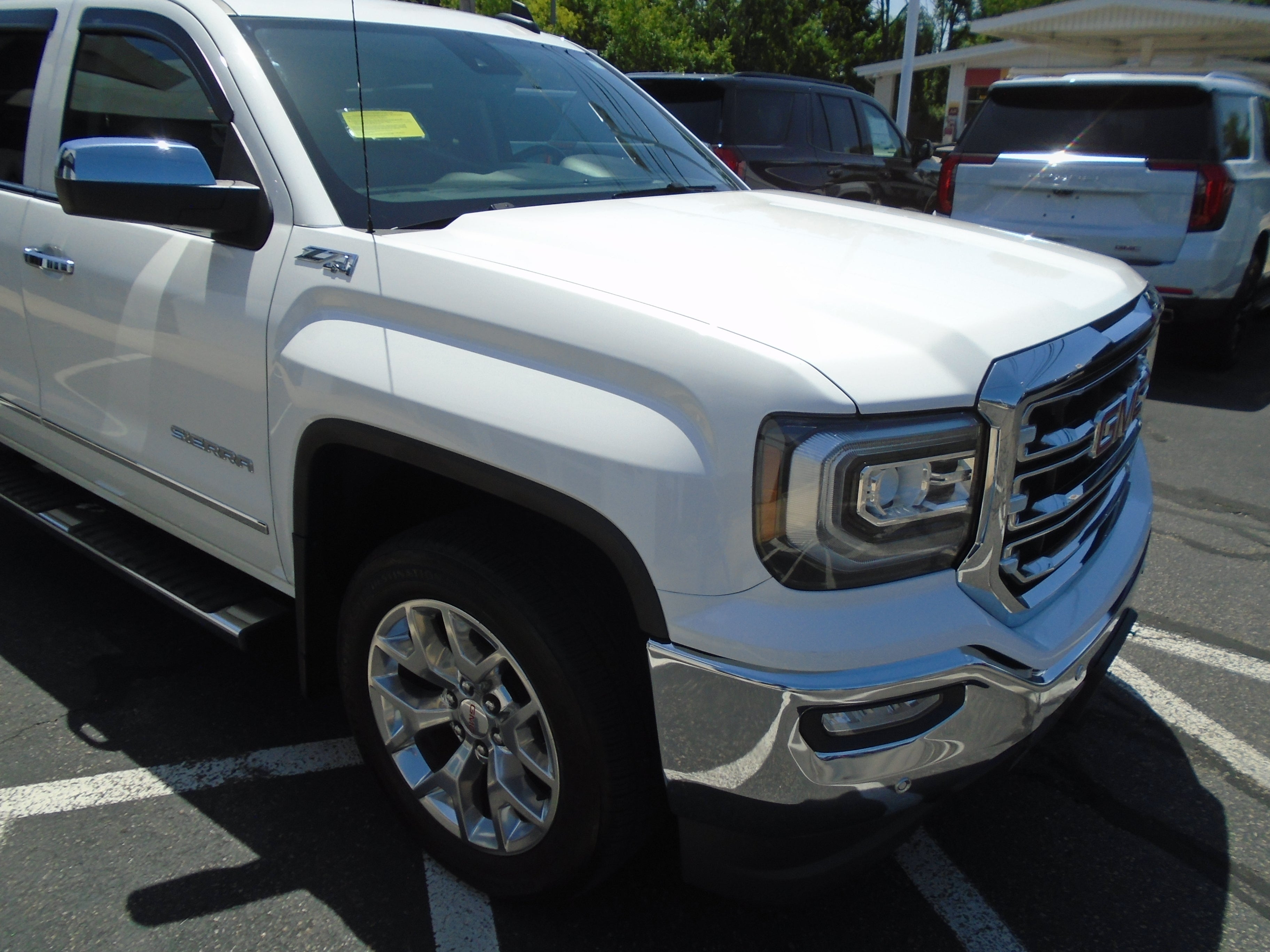 2017 GMC Sierra 1500 Crew Cab Short Box 4-Wheel Drive SLT