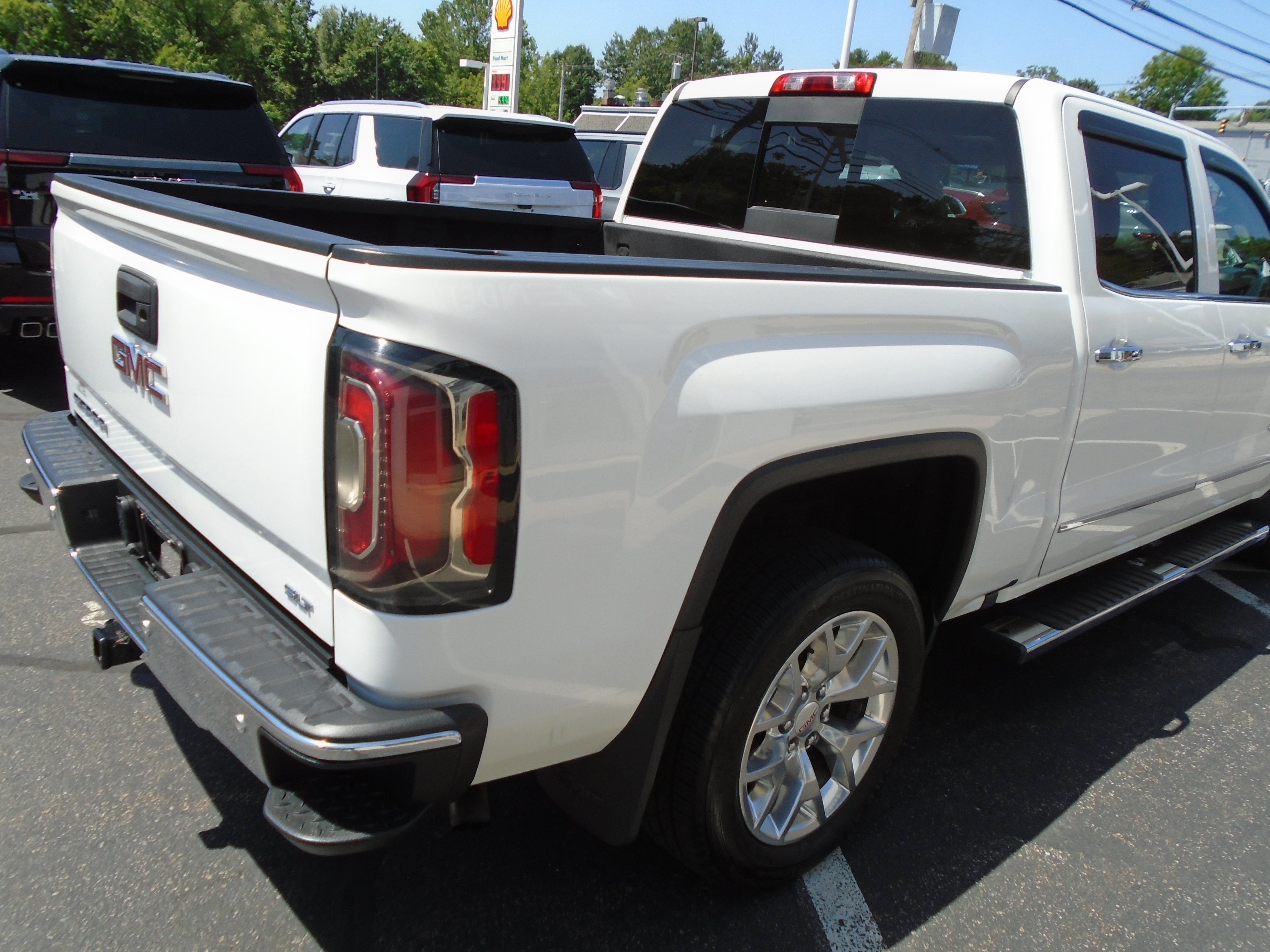 2017 GMC Sierra 1500 Crew Cab Short Box 4-Wheel Drive SLT