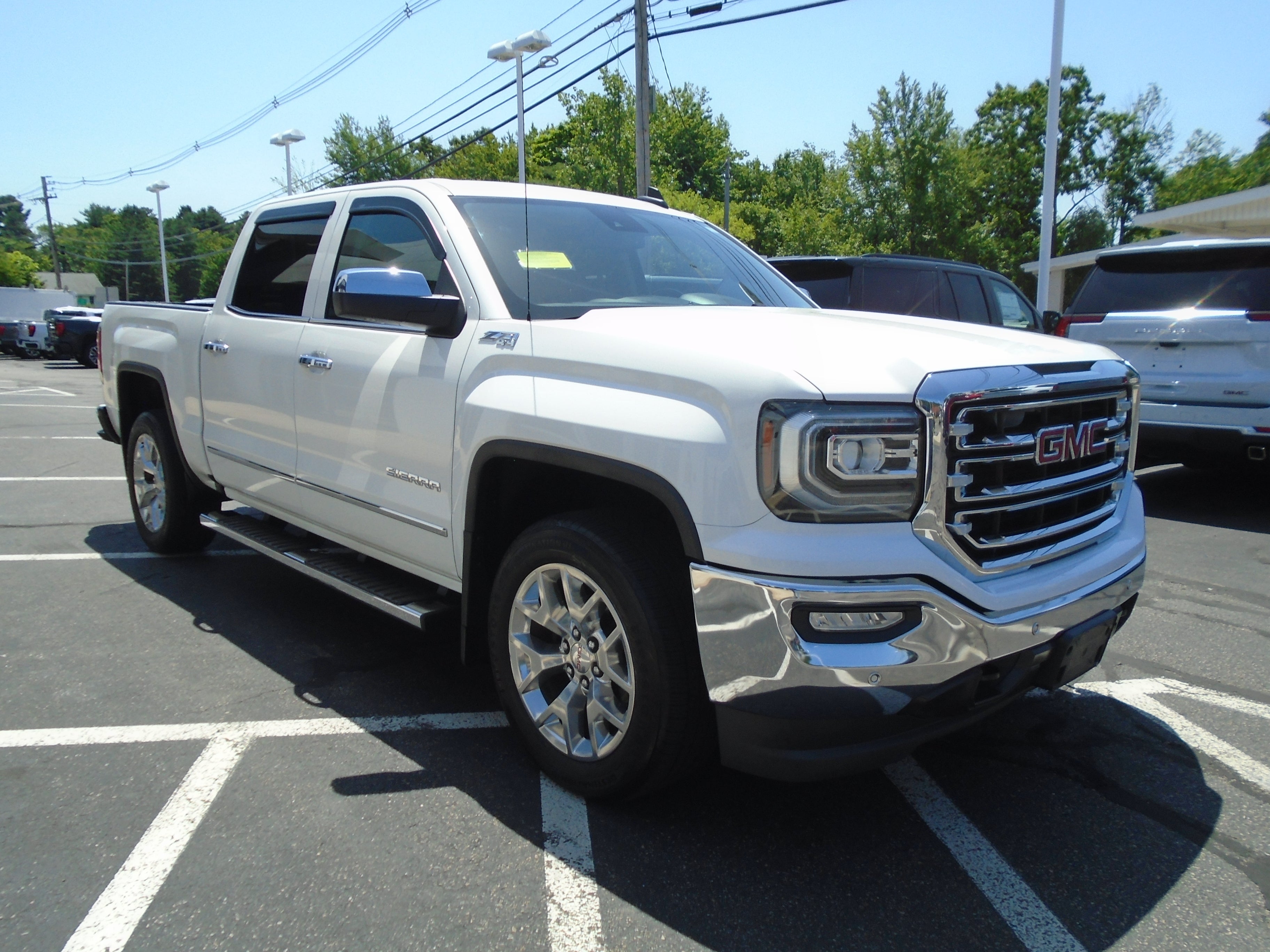 2017 GMC Sierra 1500 Crew Cab Short Box 4-Wheel Drive SLT