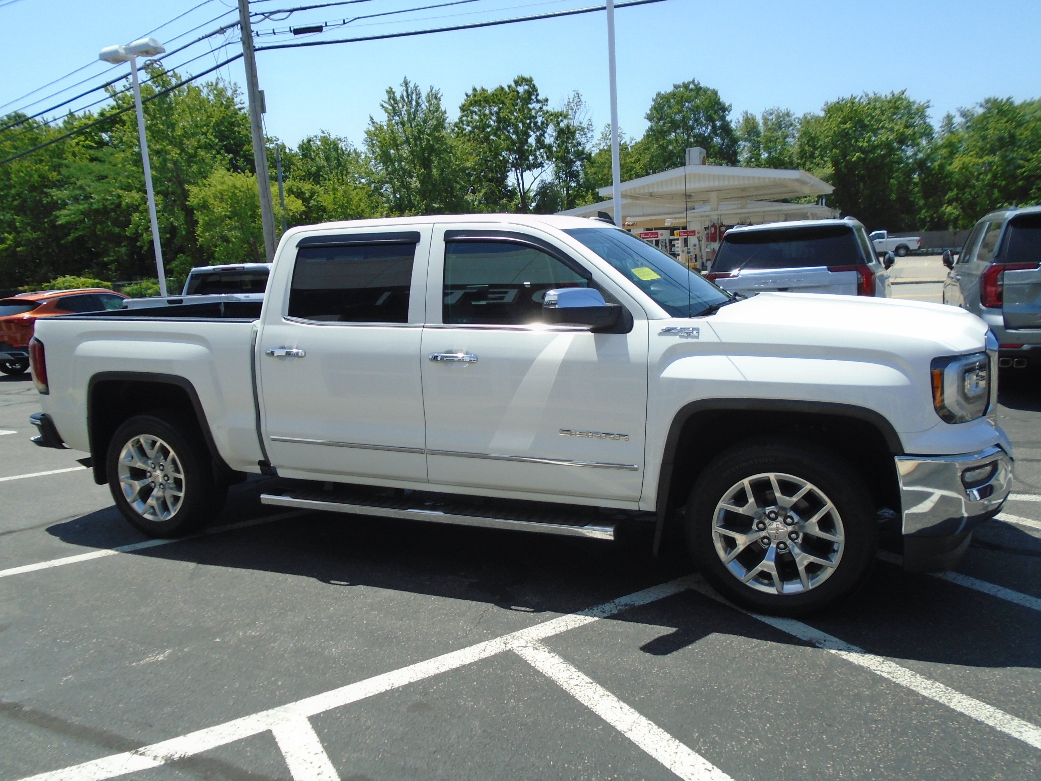 2017 GMC Sierra 1500 Crew Cab Short Box 4-Wheel Drive SLT