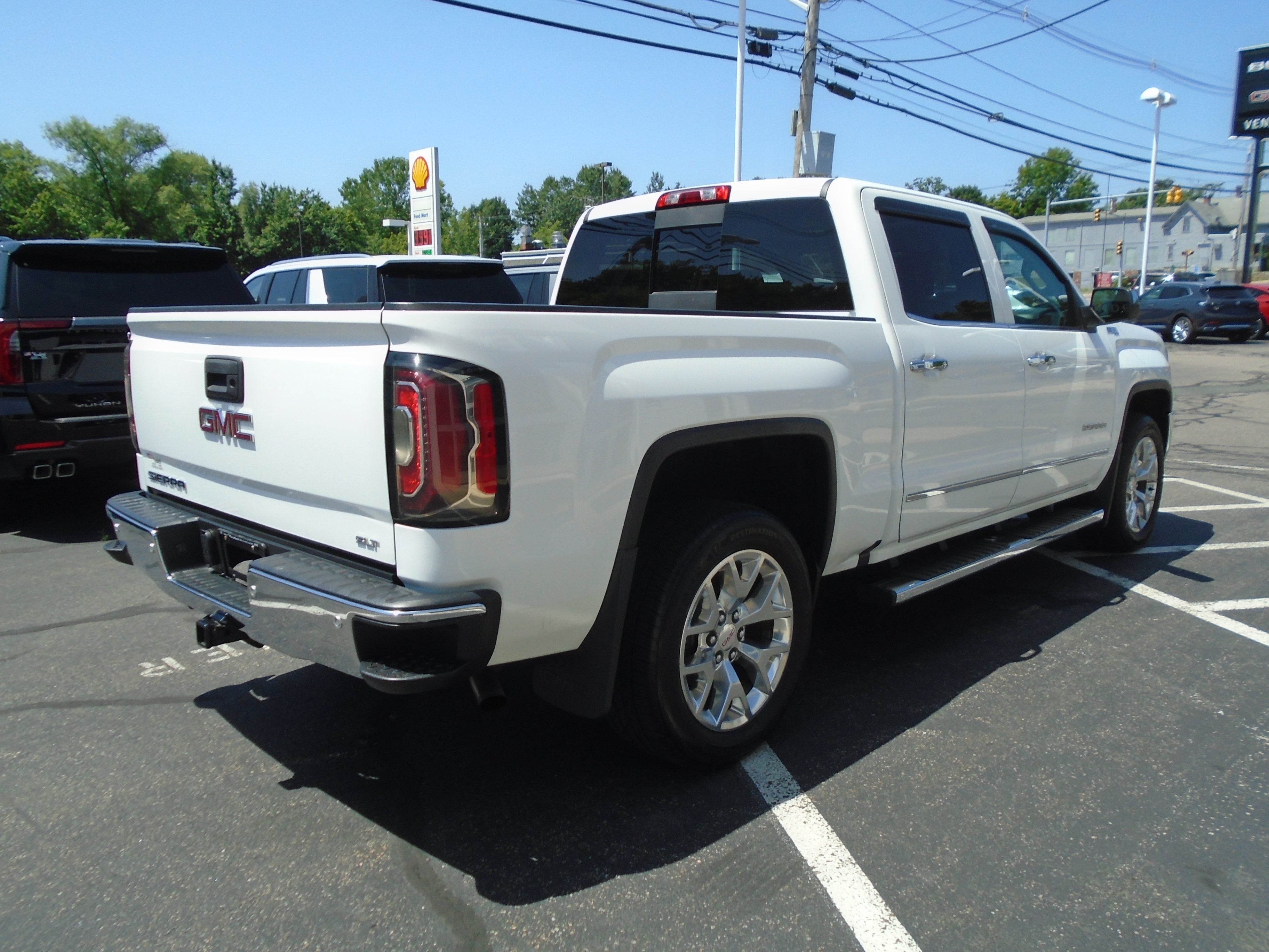 2017 GMC Sierra 1500 Crew Cab Short Box 4-Wheel Drive SLT