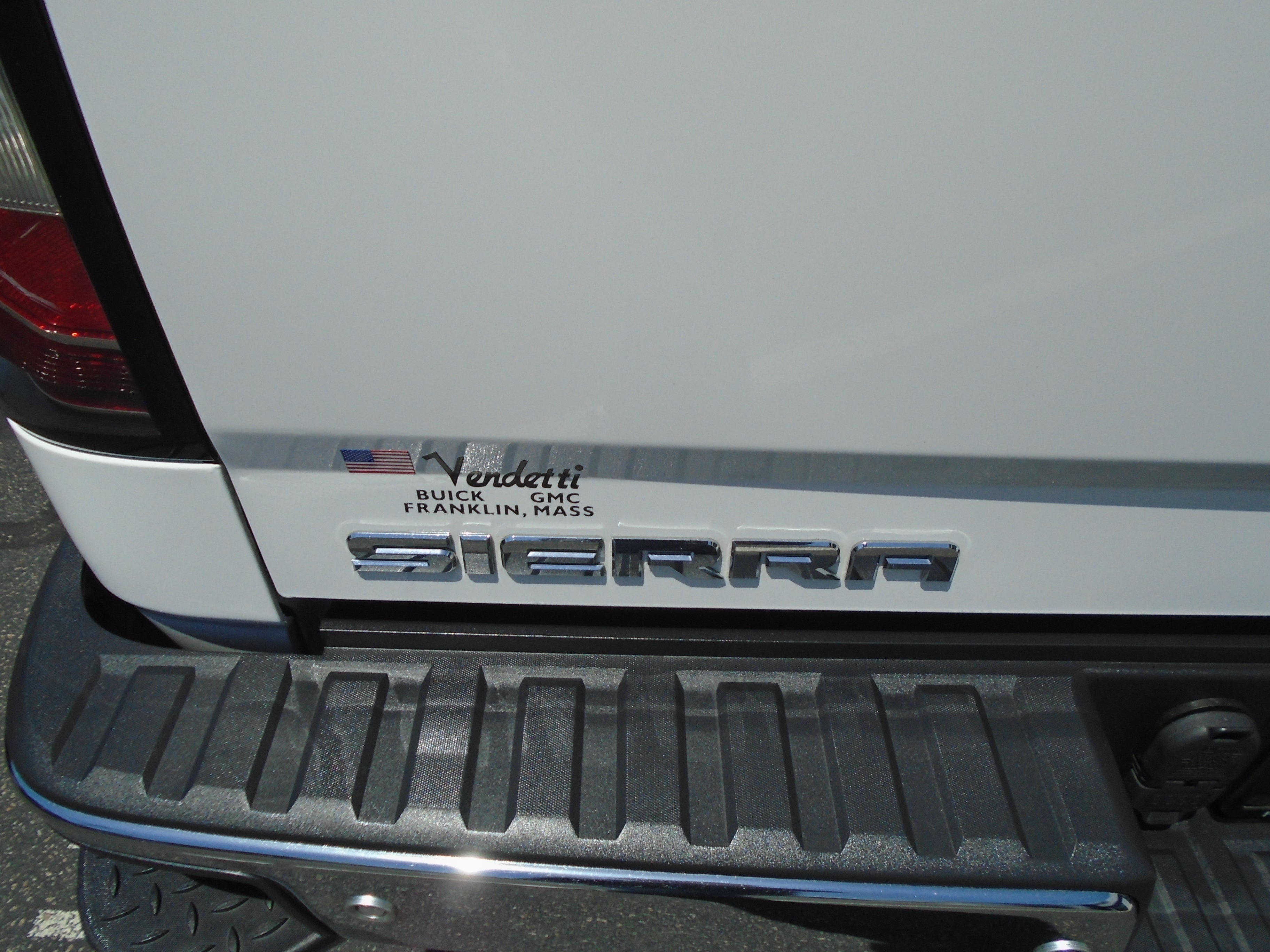 2017 GMC Sierra 1500 Crew Cab Short Box 4-Wheel Drive SLT