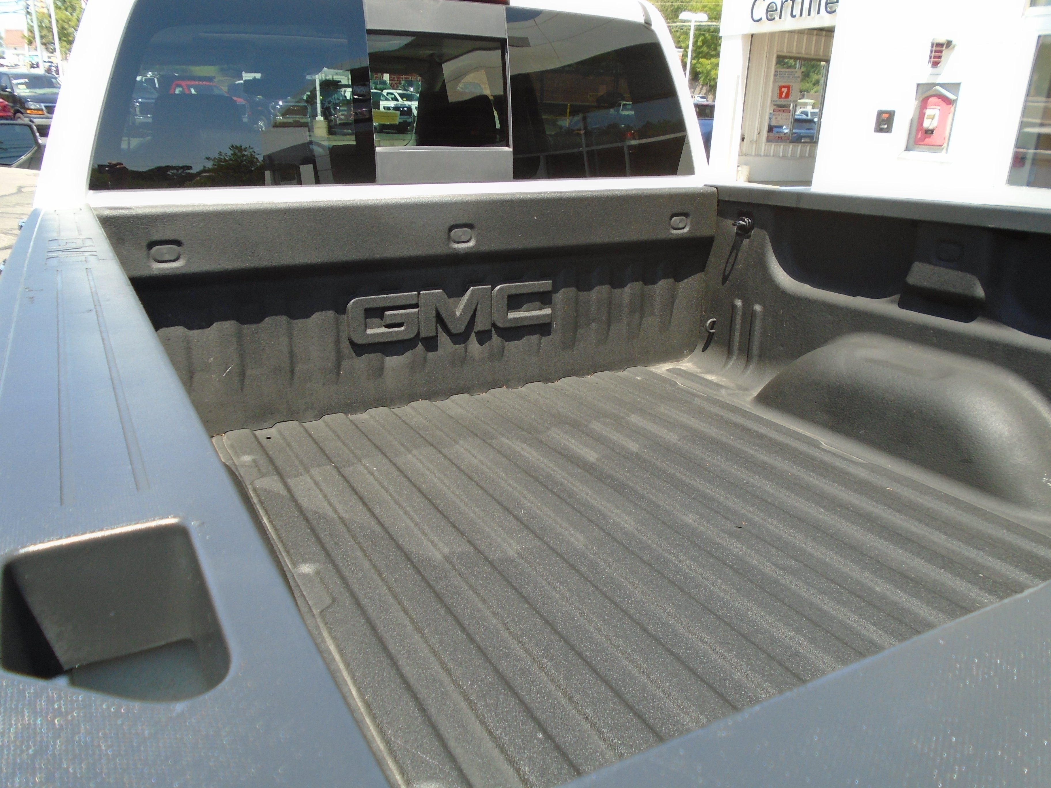 2017 GMC Sierra 1500 Crew Cab Short Box 4-Wheel Drive SLT