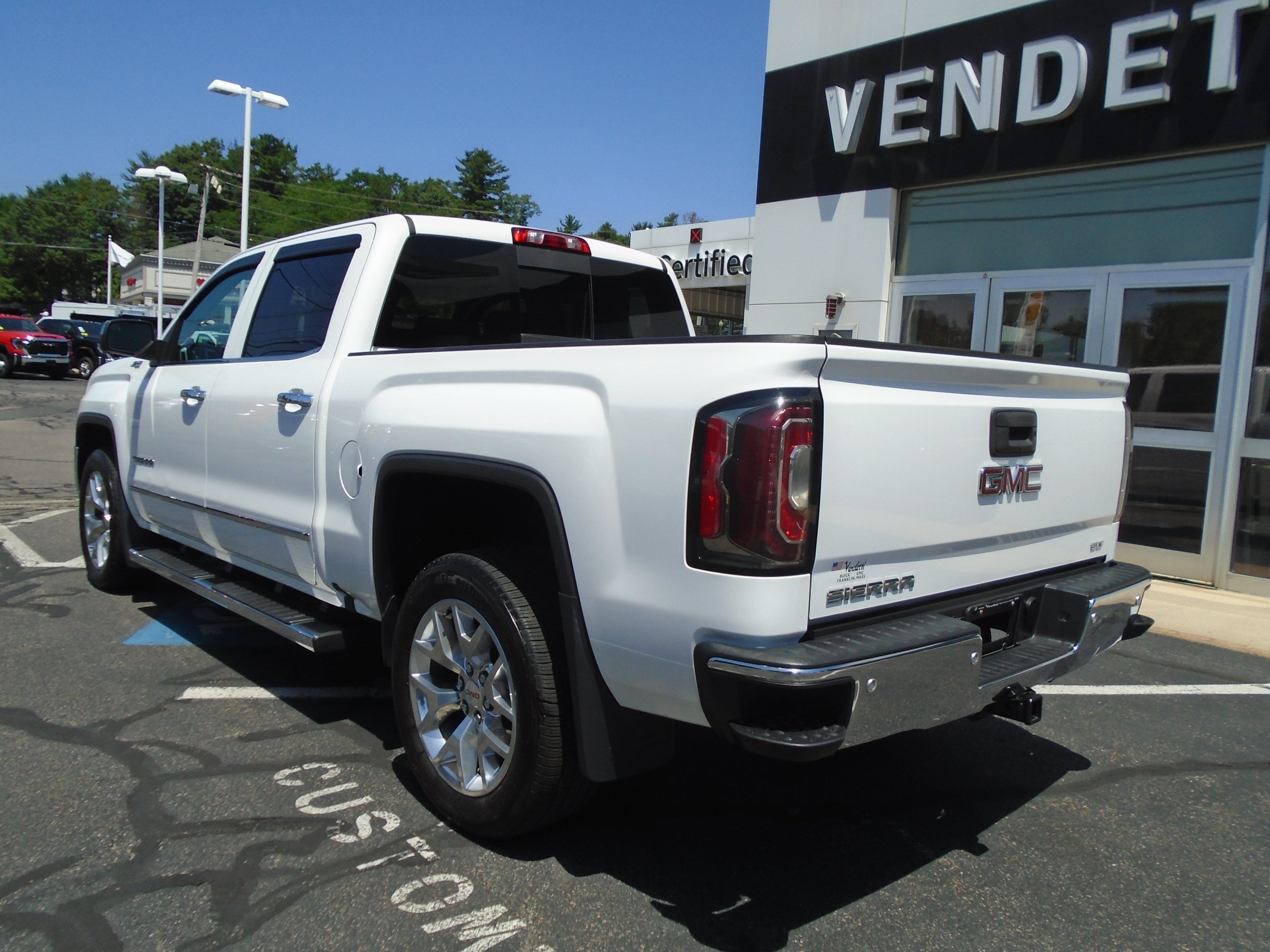 2017 GMC Sierra 1500 Crew Cab Short Box 4-Wheel Drive SLT