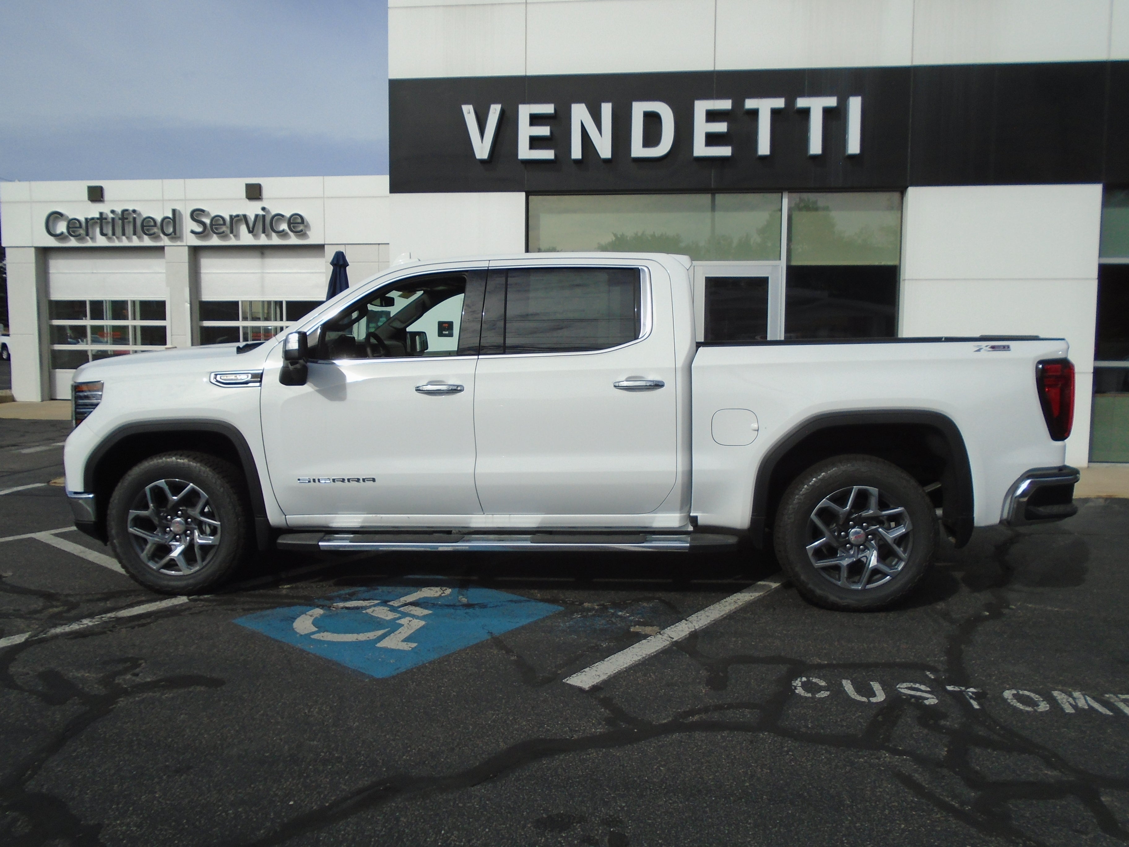 2026 GMC Sierra 1500 SLT
