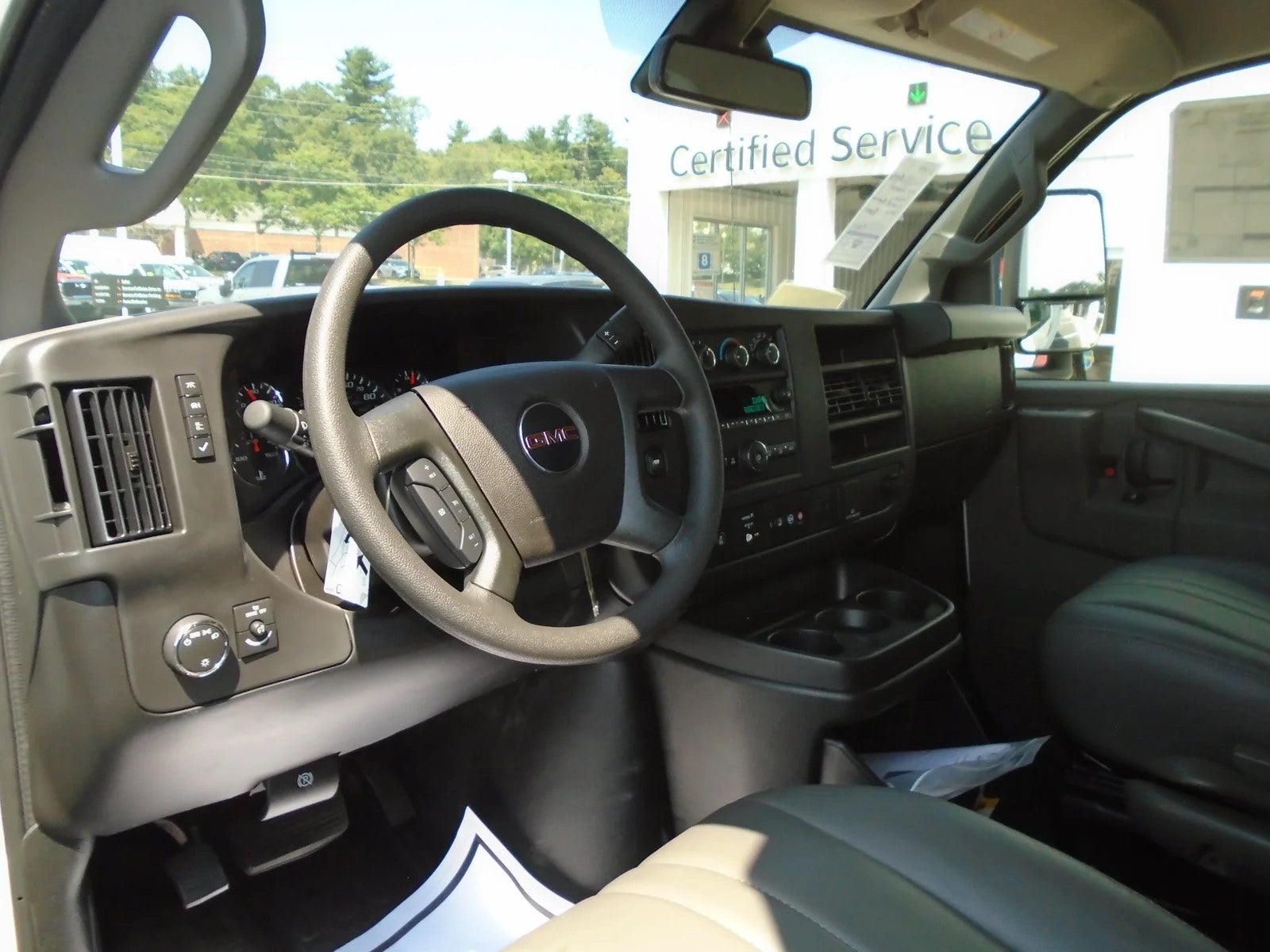 2025 GMC Savana Cutaway 3500 Base