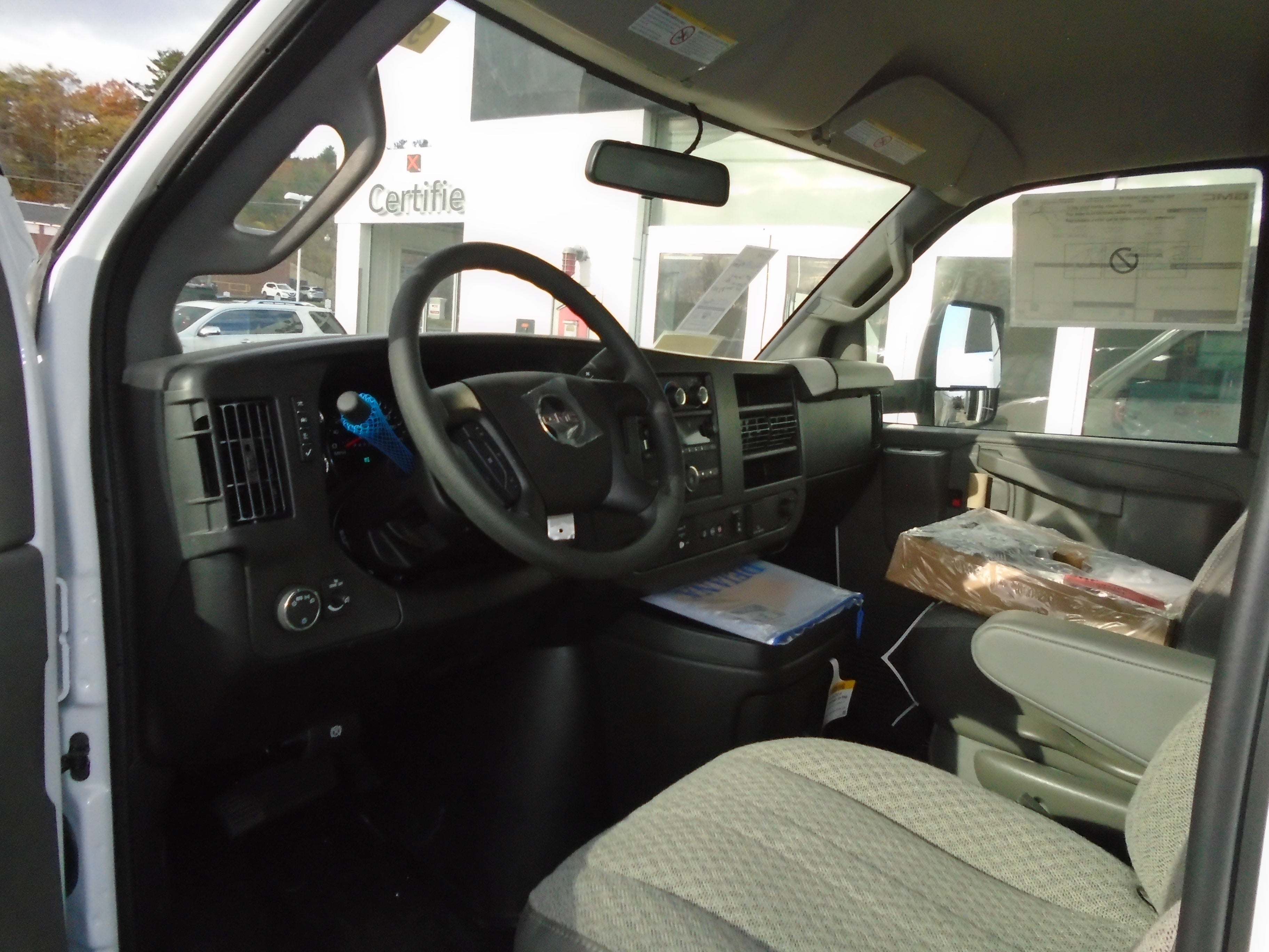 2025 GMC Savana Cutaway 3500 Base