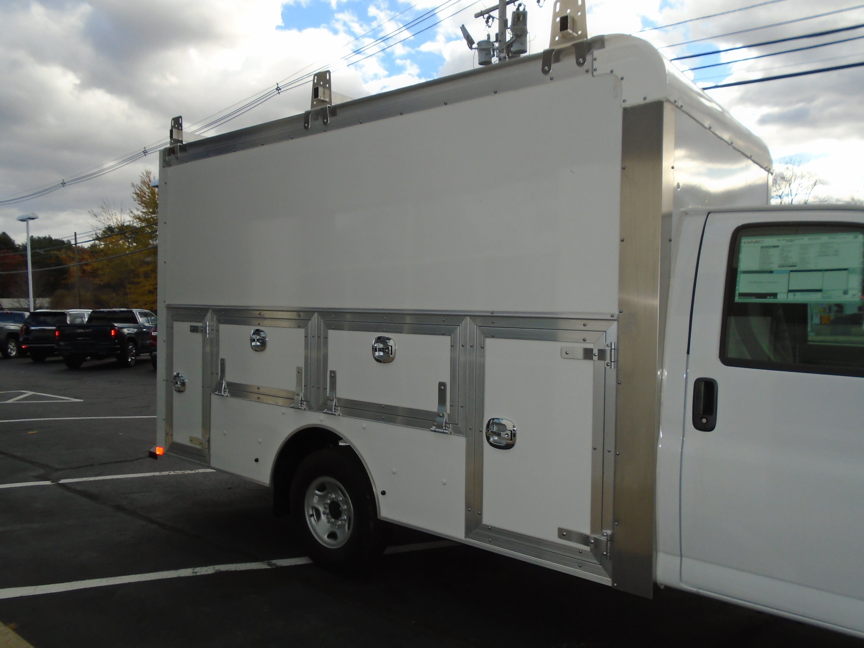 2025 GMC Savana Cutaway 3500 Base