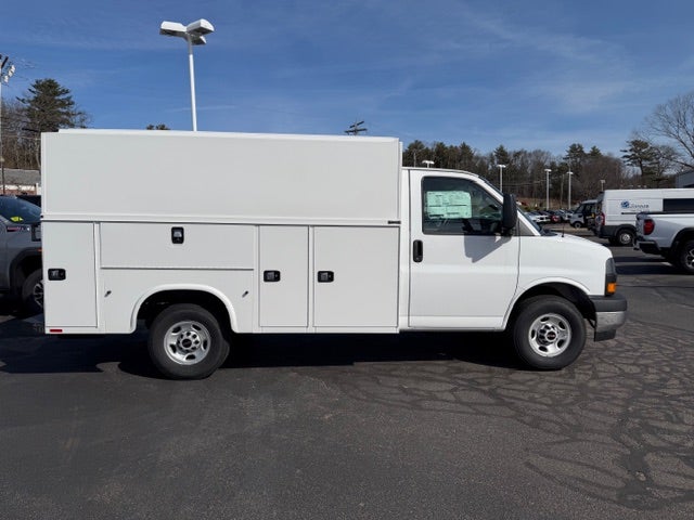 2026 GMC Savana Cutaway 3500 Base