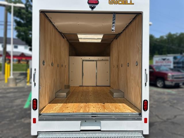 2025 GMC Savana Cutaway 3500 Base